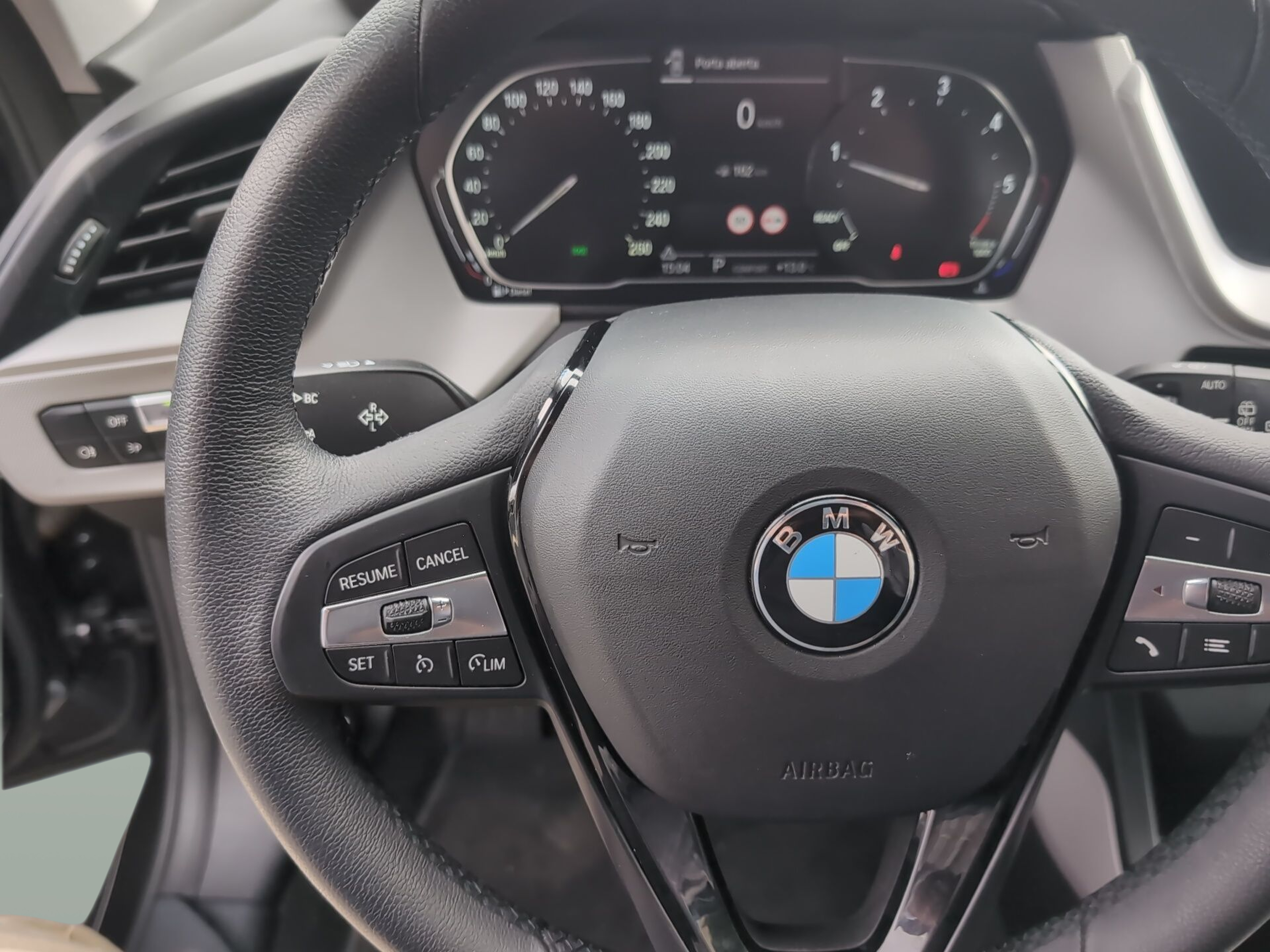 BMW Série 1 116d color Gris. Año 2020. 85KW(116CV). Diesel. En concesionario Caetano Aveiro de Aveiro