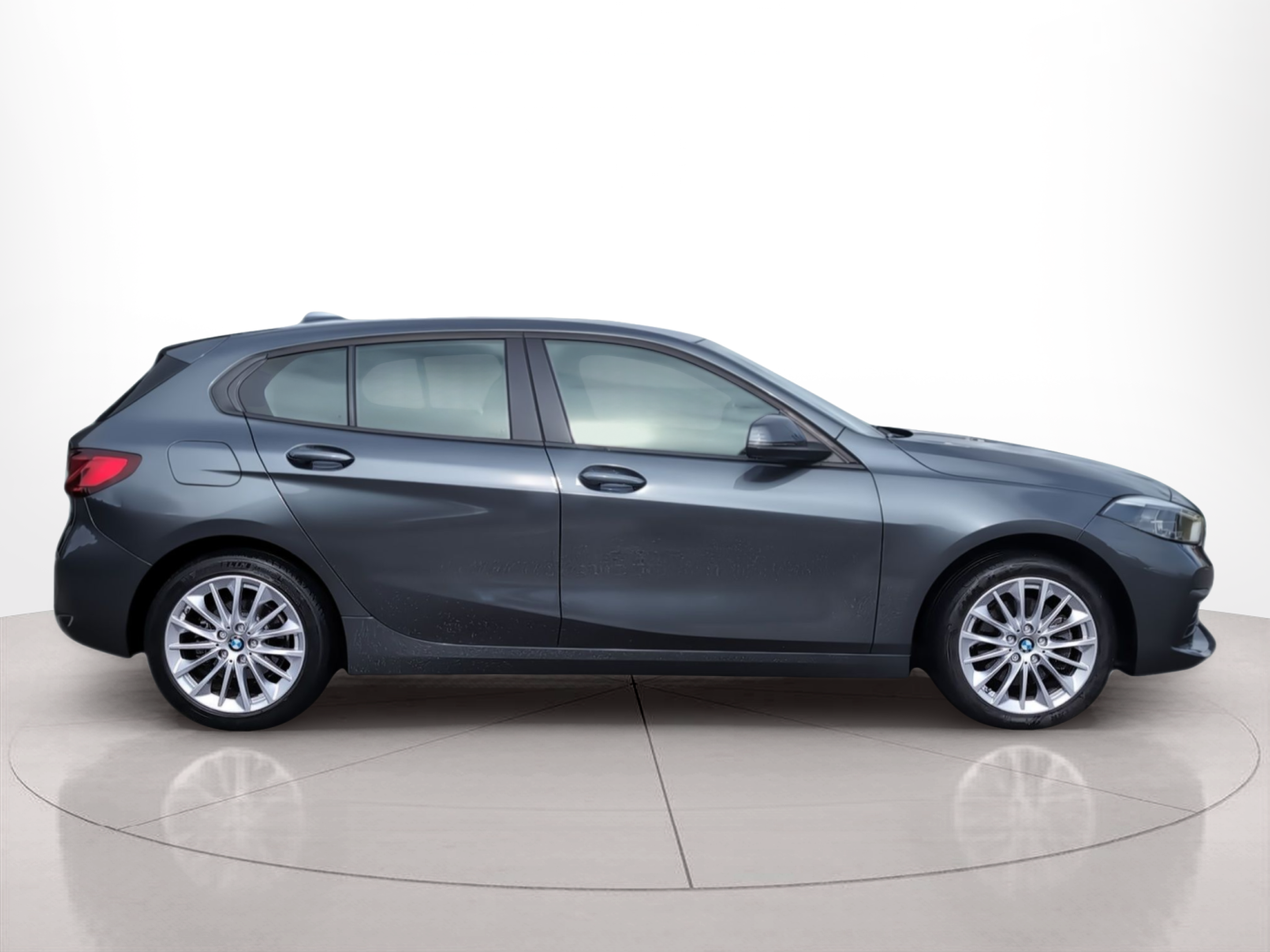 BMW Série 1 116d color Gris. Año 2020. 85KW(116CV). Diesel. En concesionario Caetano Aveiro de Aveiro