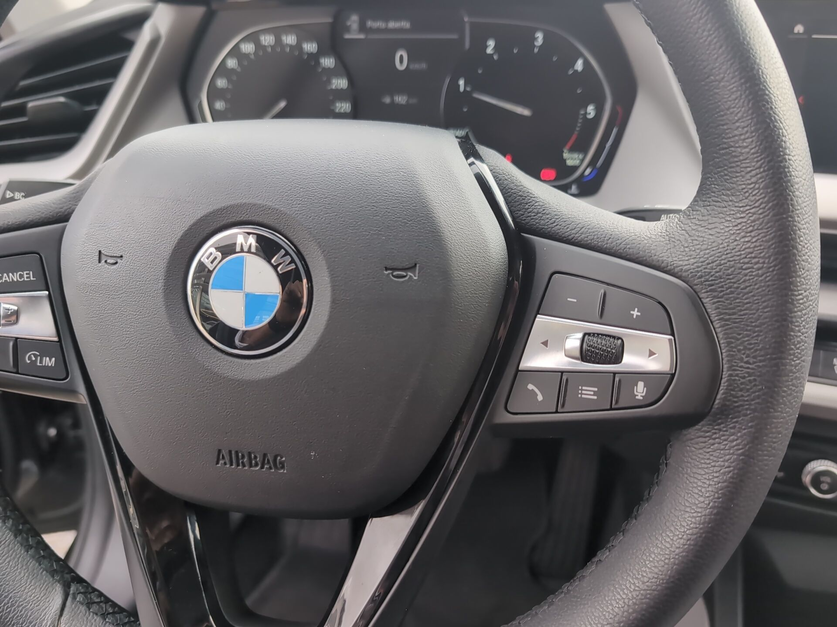 BMW Série 1 116d color Gris. Año 2020. 85KW(116CV). Diesel. En concesionario Caetano Aveiro de Aveiro