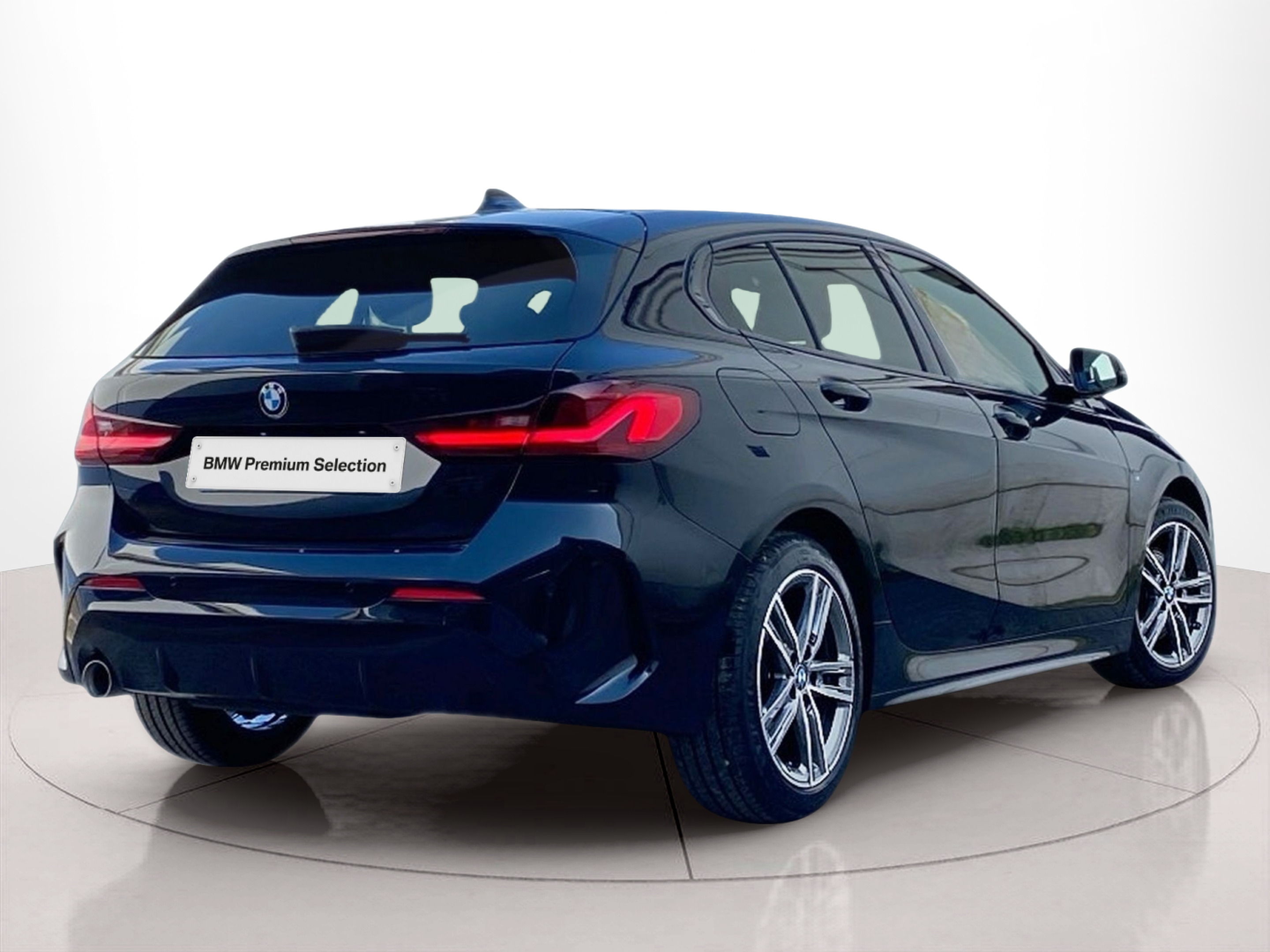 BMW Série 1 116d color Negro. Año 2024. 85KW(116CV). Diesel. En concesionario Caetano Lisboa de Lisboa