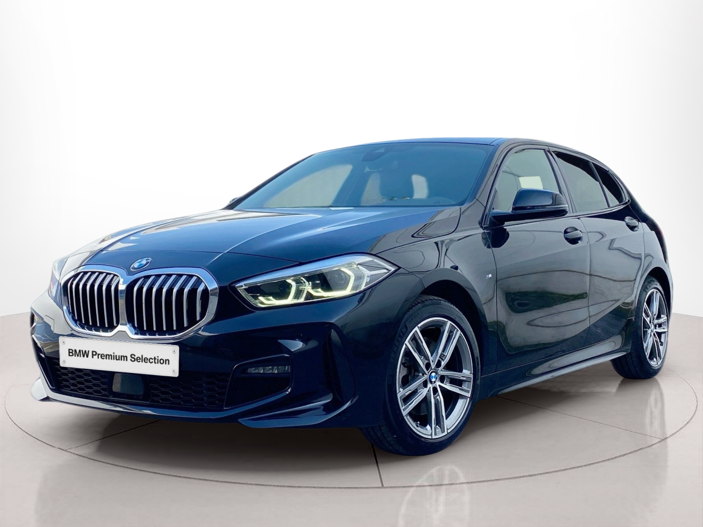 Fotos de BMW Série 1 116d color Negro. Año 2024. 85KW(116CV). Diesel. En concesionario Caetano Lisboa de Lisboa