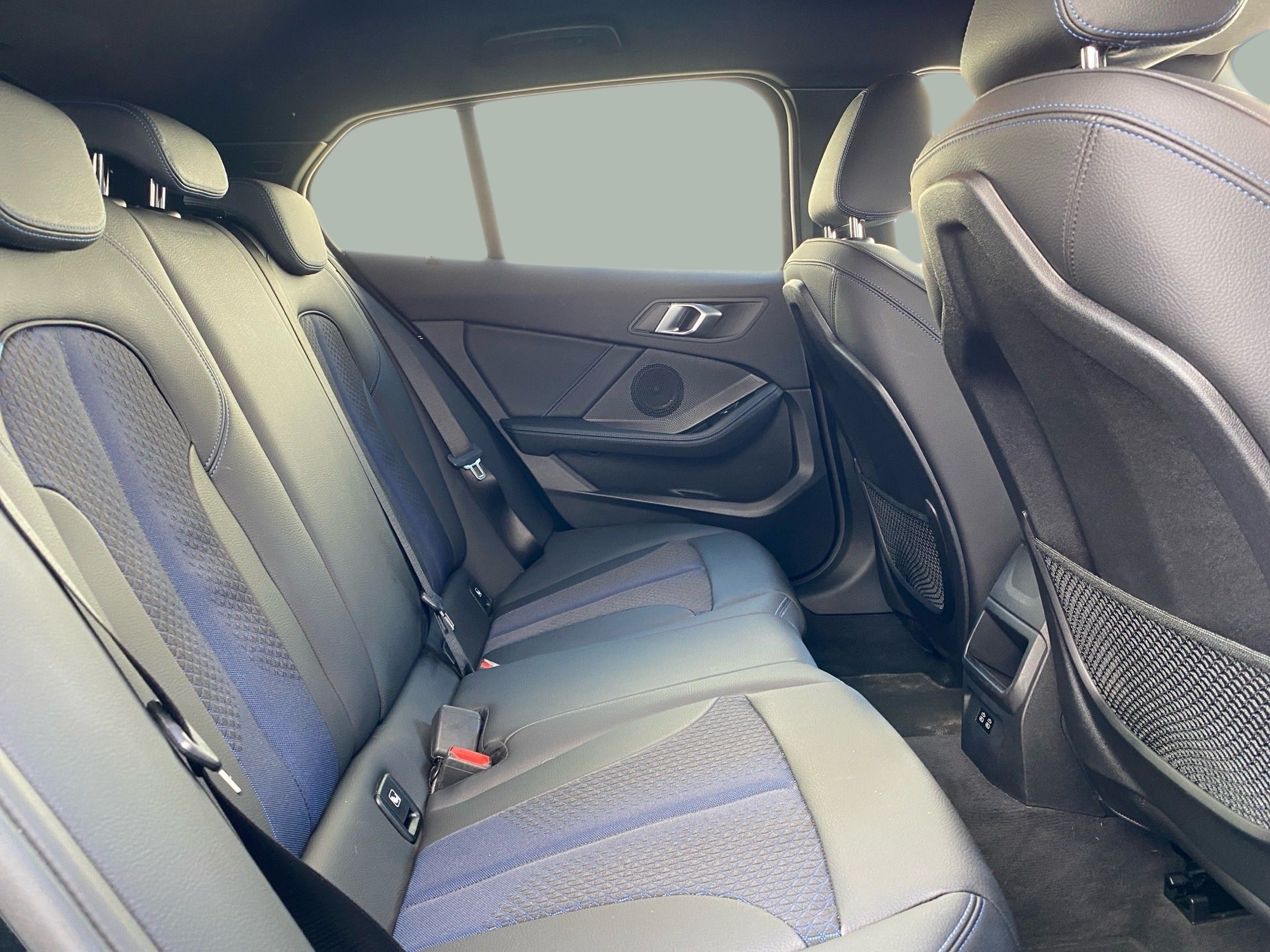 BMW Série 1 116d color Negro. Año 2024. 85KW(116CV). Diesel. En concesionario Caetano Lisboa de Lisboa