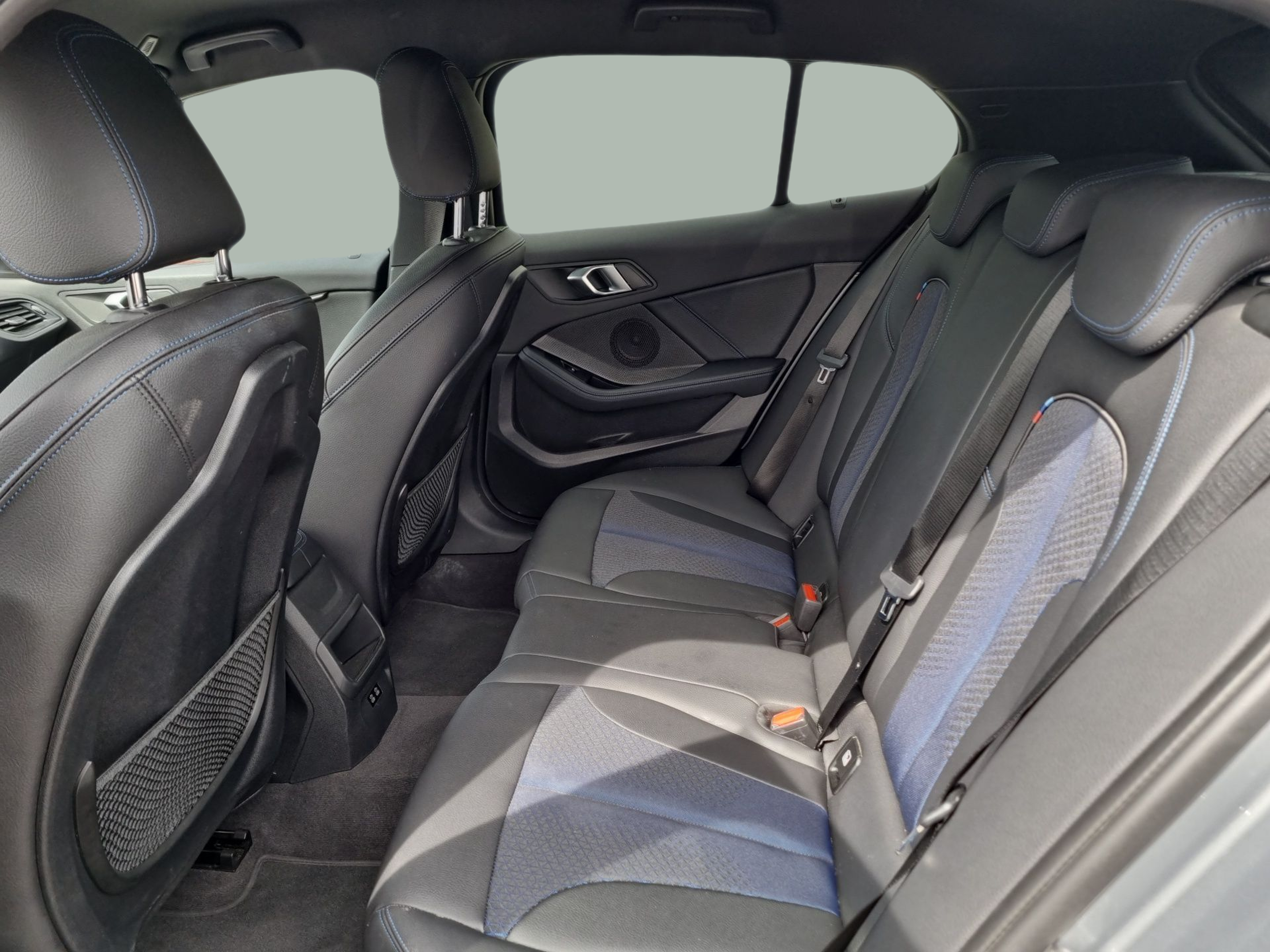 BMW Série 1 116d color Gris. Año 2024. 85KW(116CV). Diesel. En concesionario Caetano Baviera Aveiro de Aveiro
