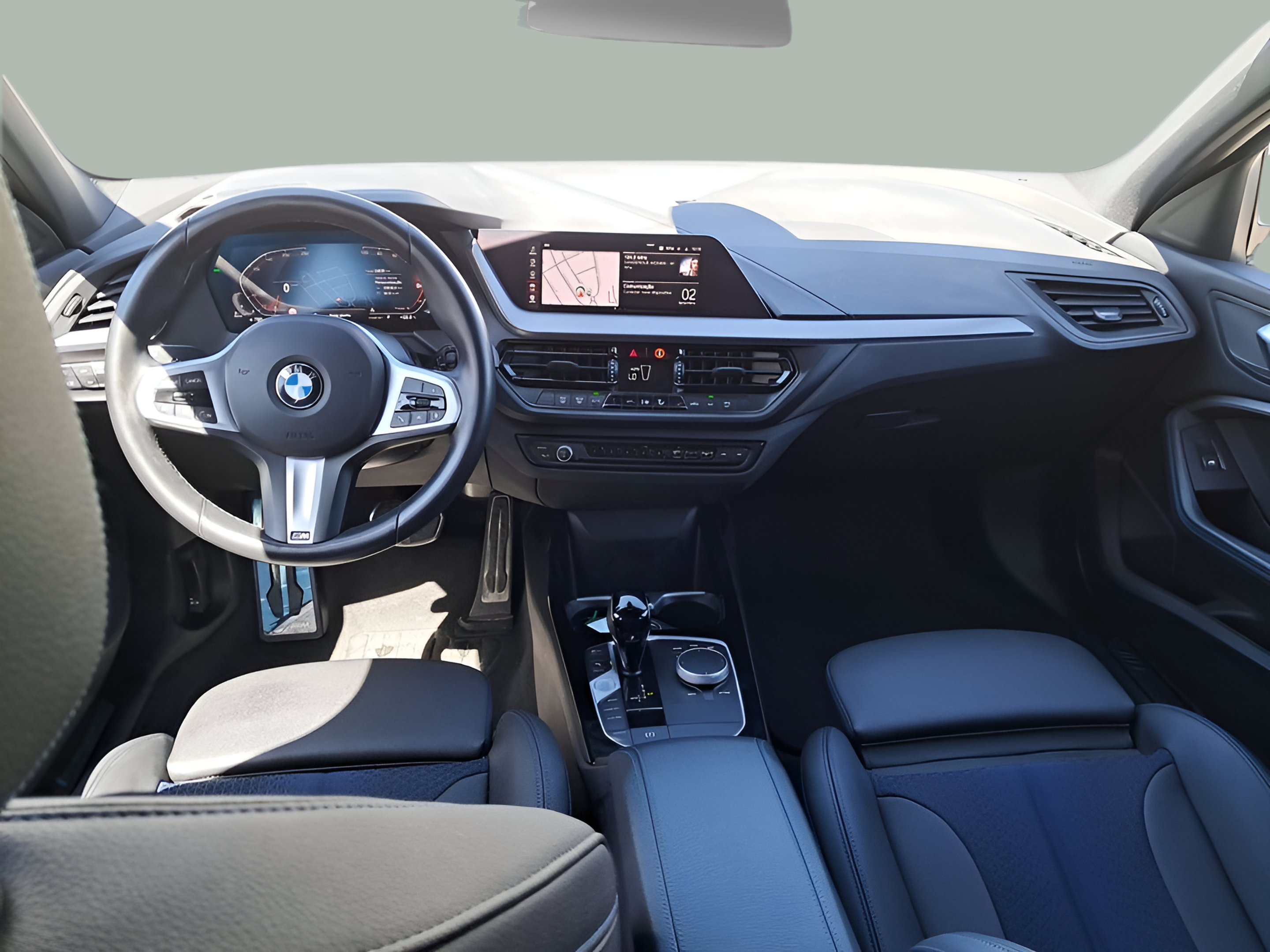 BMW Série 1 116d color Gris. Año 2024. 85KW(116CV). Diesel. En concesionario Caetano Portimão de Portimão