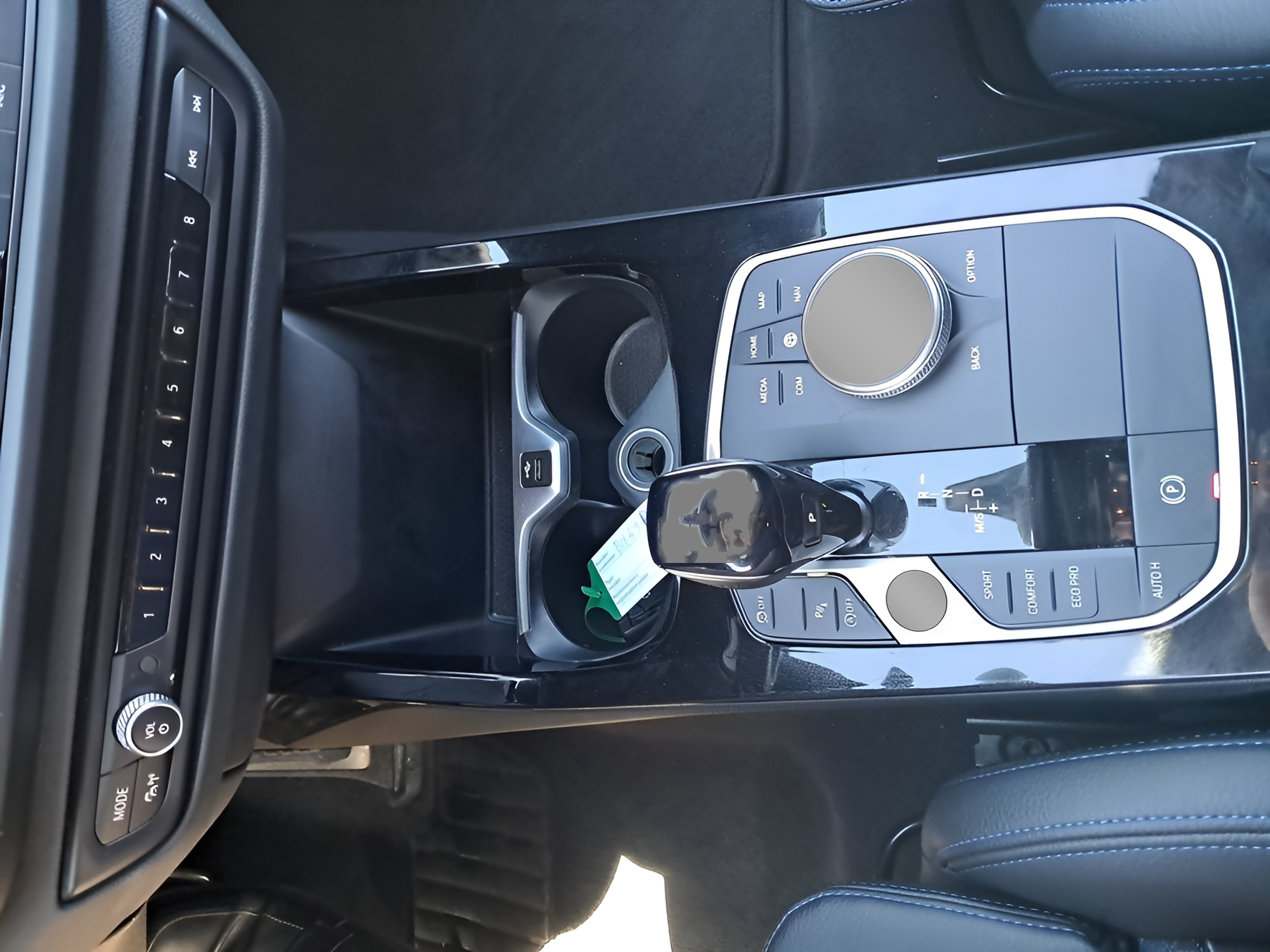 BMW Série 1 116d color Gris. Año 2024. 85KW(116CV). Diesel. En concesionario Caetano Portimão de Portimão