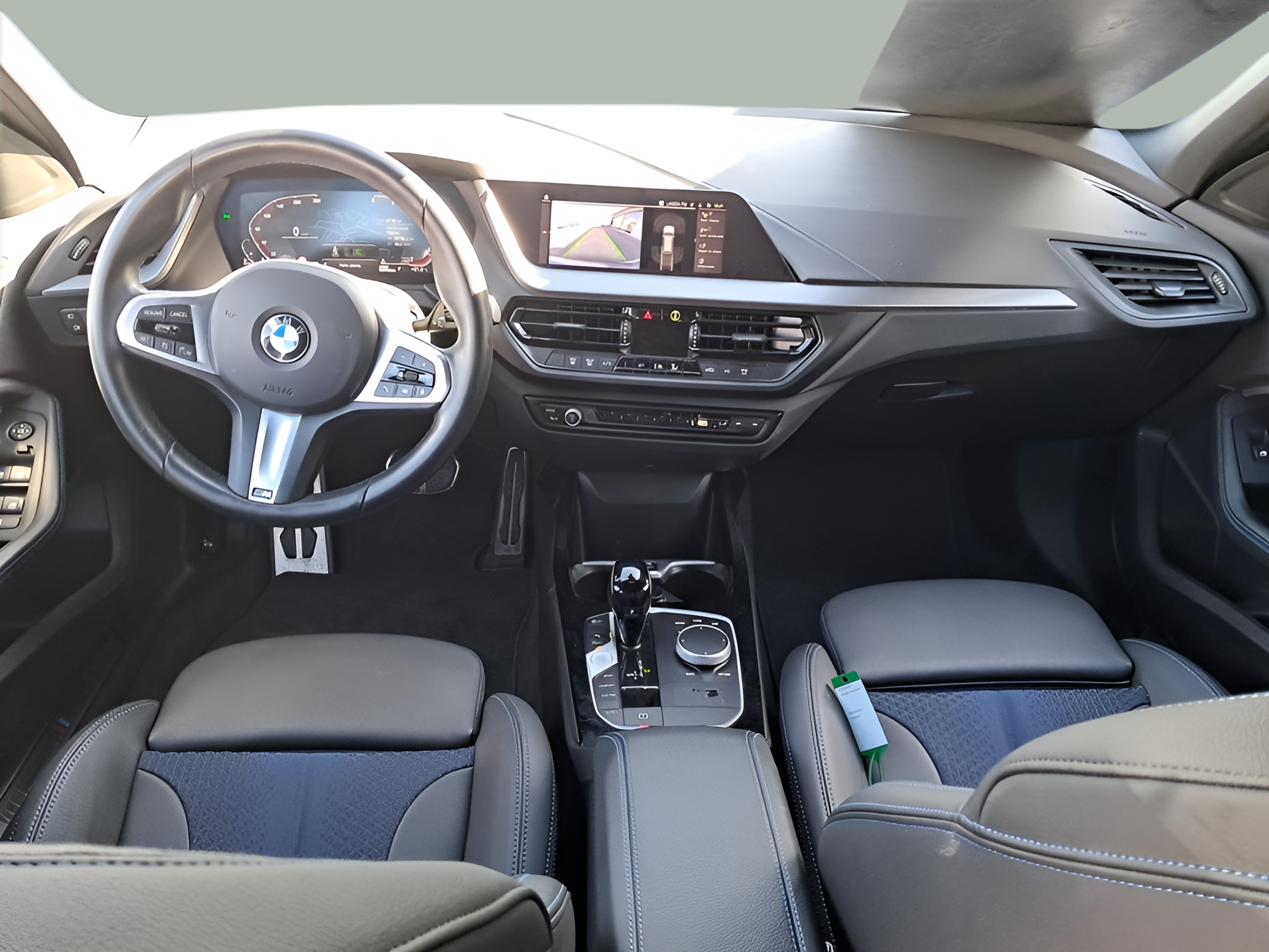 BMW Série 1 116d color Gris. Año 2024. 85KW(116CV). Diesel. En concesionario Caetano Portimão de Portimão