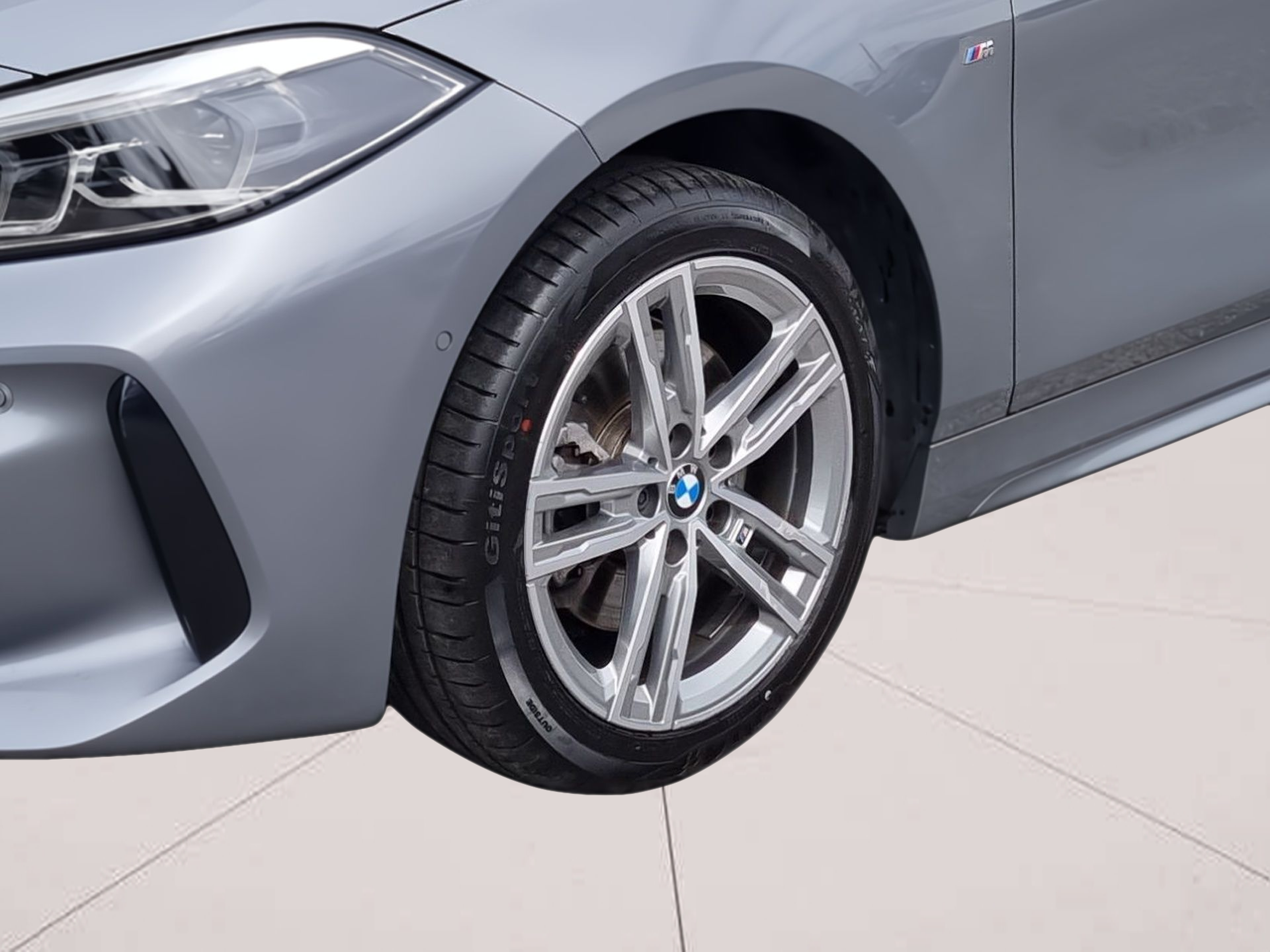 BMW Série 1 116d color Gris. Año 2024. 85KW(116CV). Diesel. En concesionario Caetano Baviera Aveiro de Aveiro