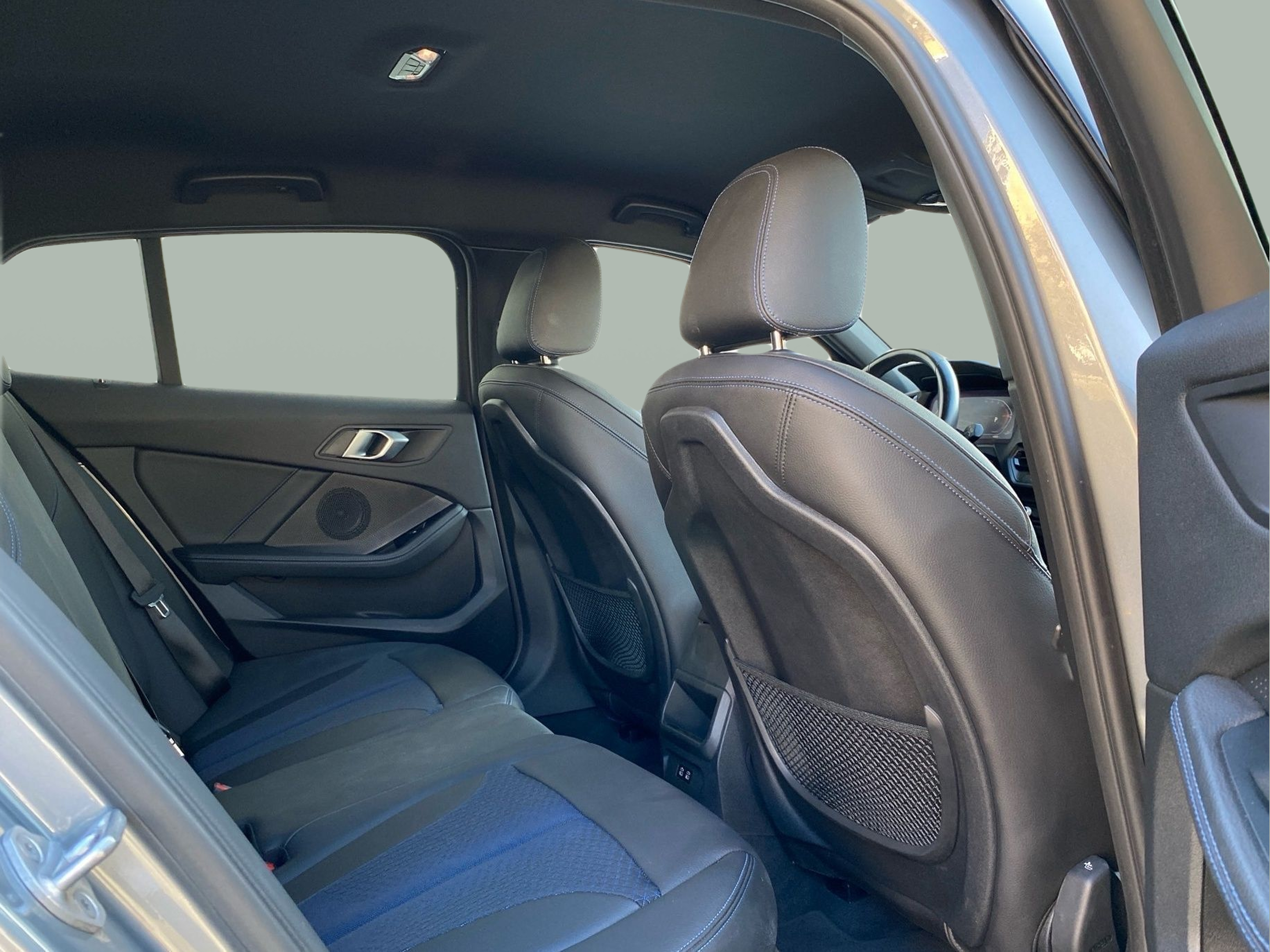 BMW Série 1 116d color Gris. Año 2024. 85KW(116CV). Diesel. En concesionario Caetano Lisboa de Lisboa