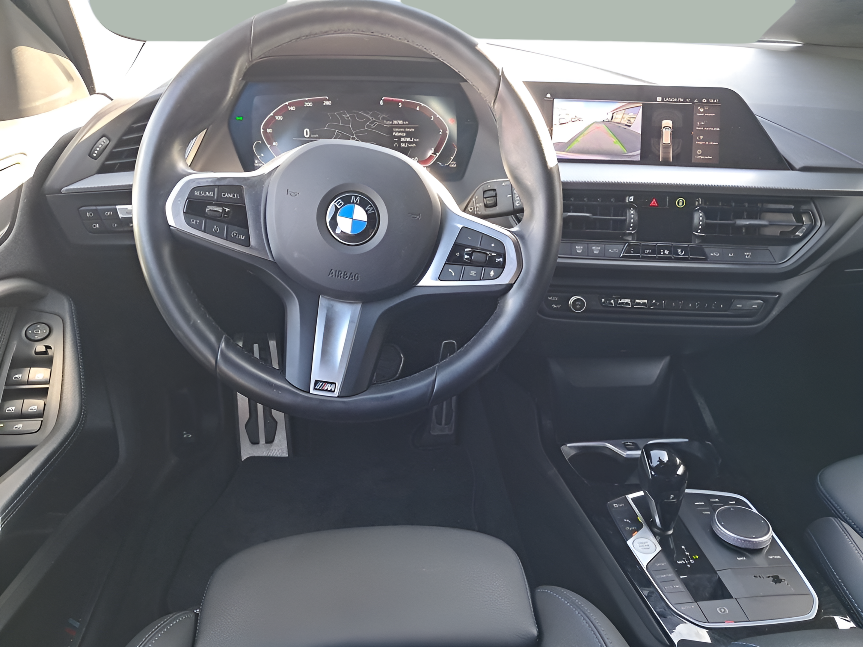 BMW Série 1 116d color Gris. Año 2024. 85KW(116CV). Diesel. En concesionario Caetano Baviera Portimão de Portimão