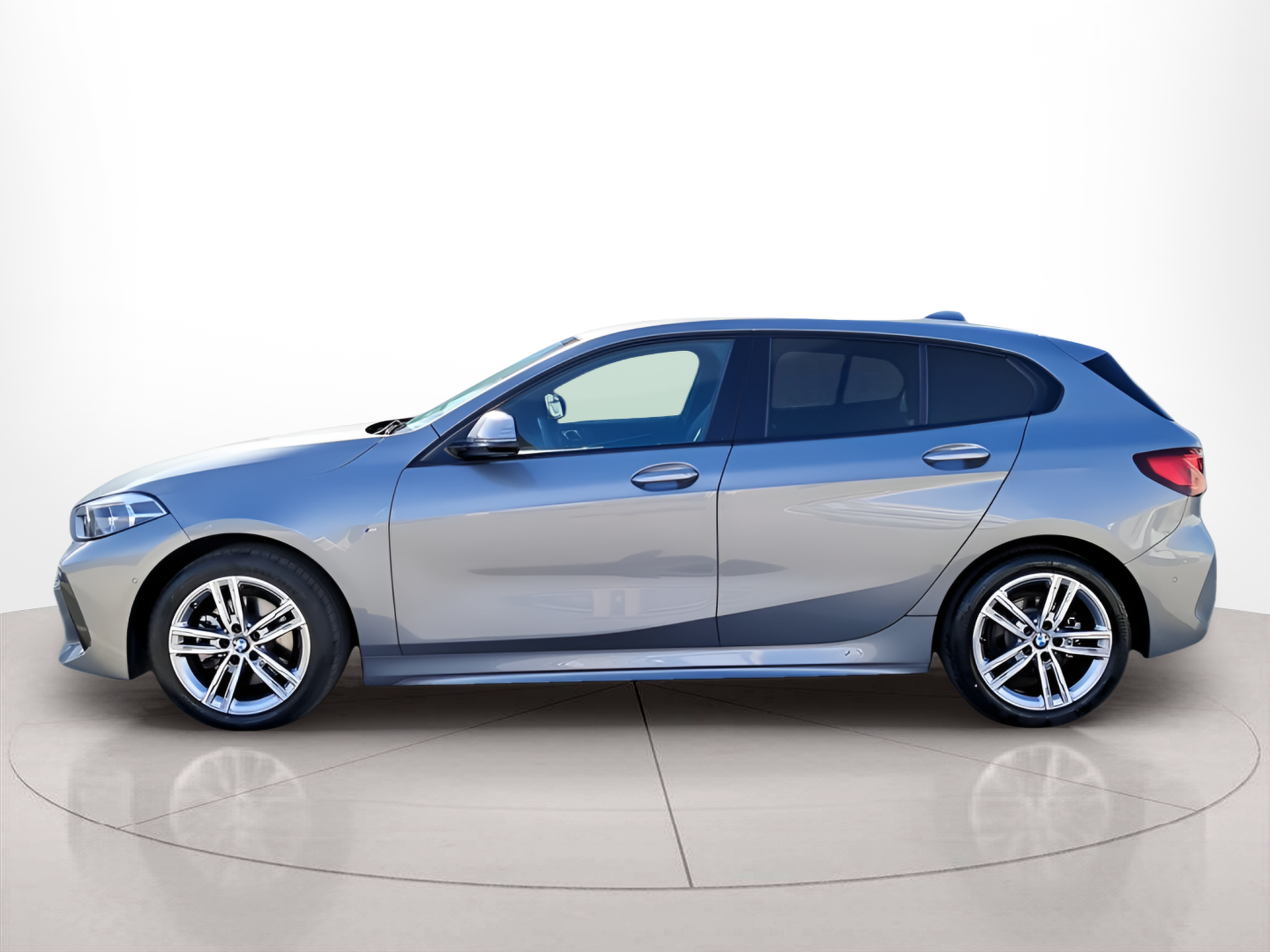 Fotos de BMW Série 1 116d color Gris. Año 2024. 85KW(116CV). Diesel. En concesionario Caetano Baviera Portimão de Portimão