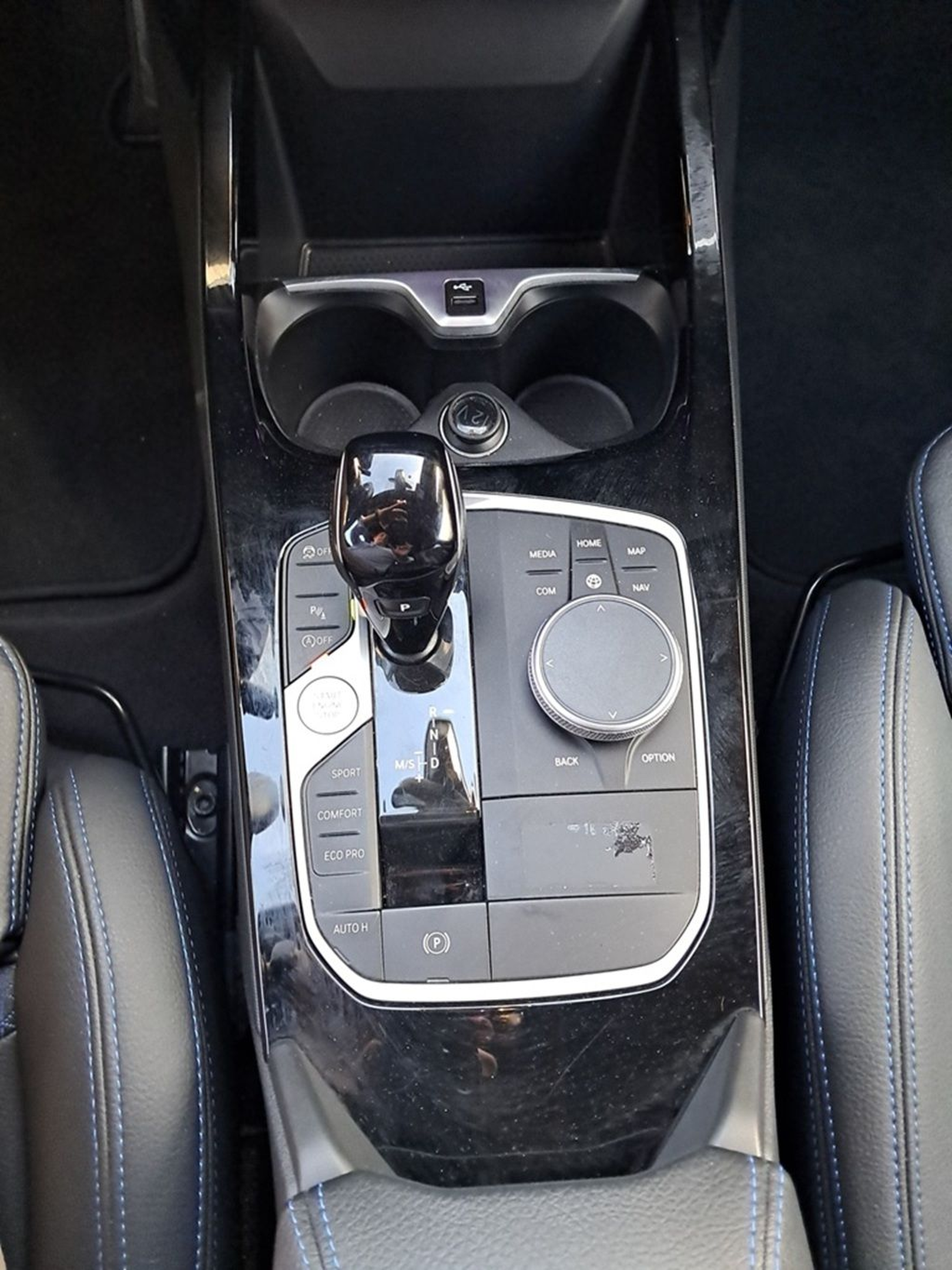 BMW Série 1 116d color Gris. Año 2024. 85KW(116CV). Diesel. En concesionario Caetano Baviera Portimão de Portimão