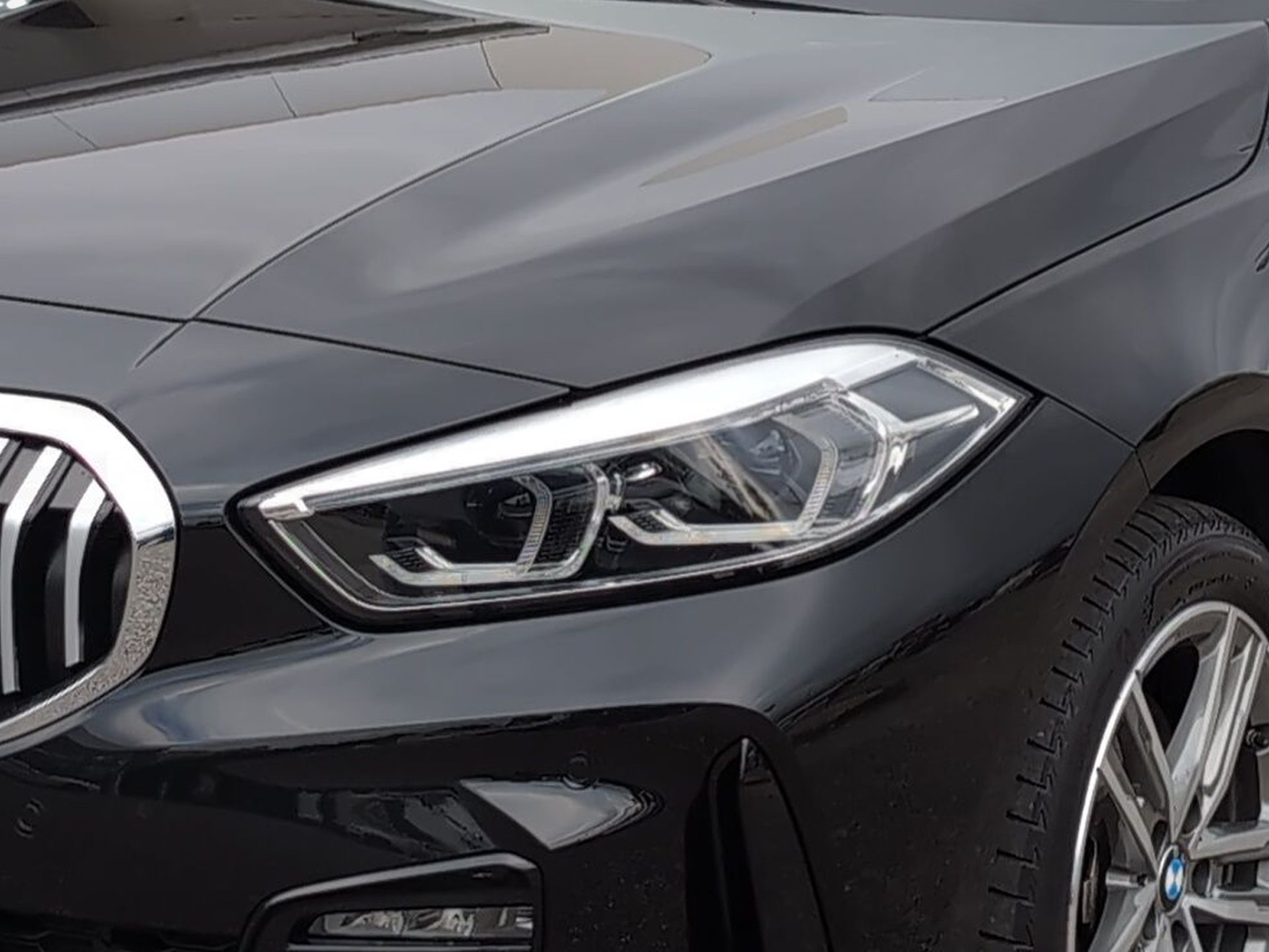 BMW Série 1 116d color Negro. Año 2024. 85KW(116CV). Diesel. En concesionario Caetano Aveiro de Aveiro