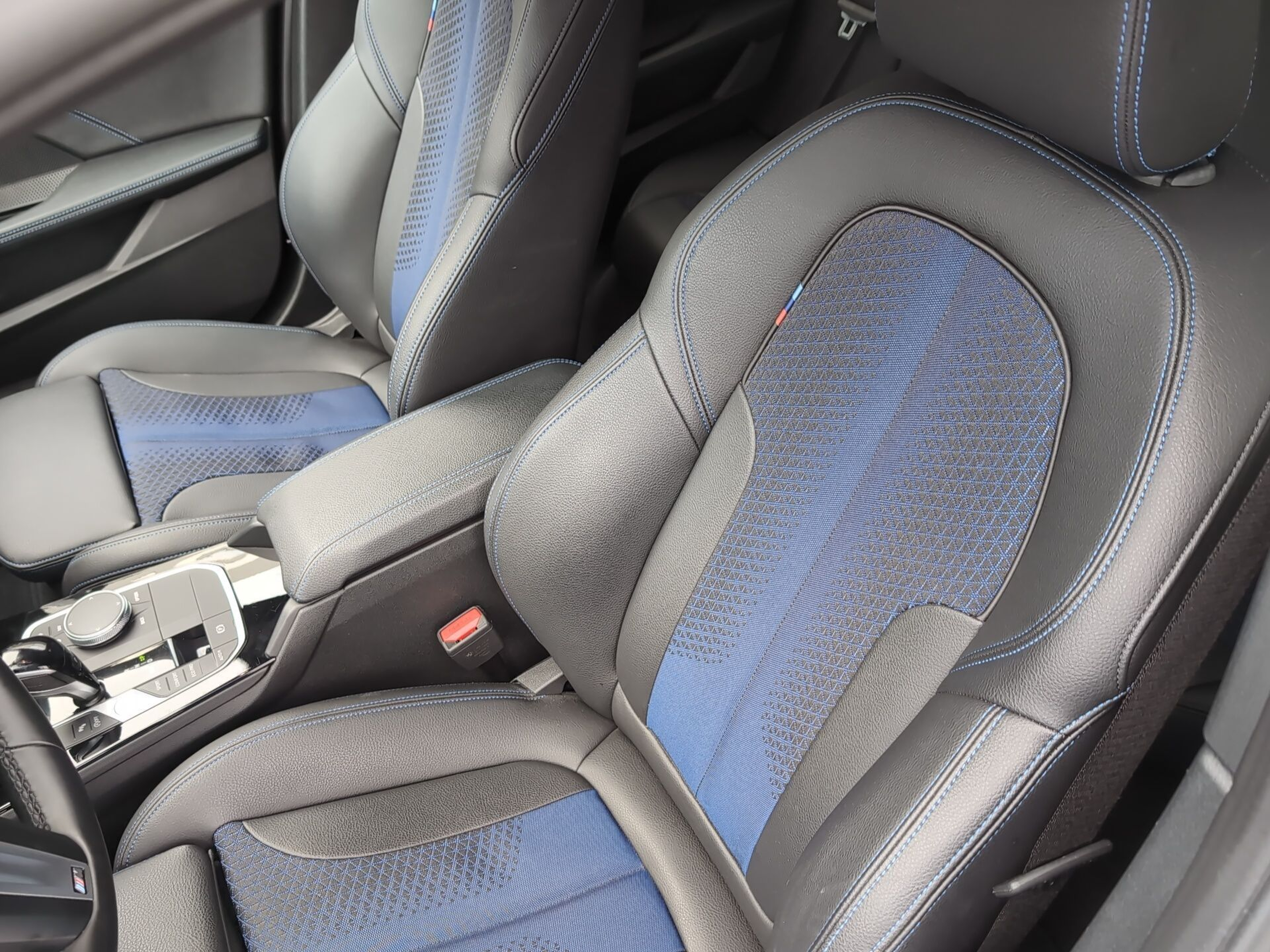 BMW Série 1 116d color Negro. Año 2024. 85KW(116CV). Diesel. En concesionario Caetano Aveiro de Aveiro