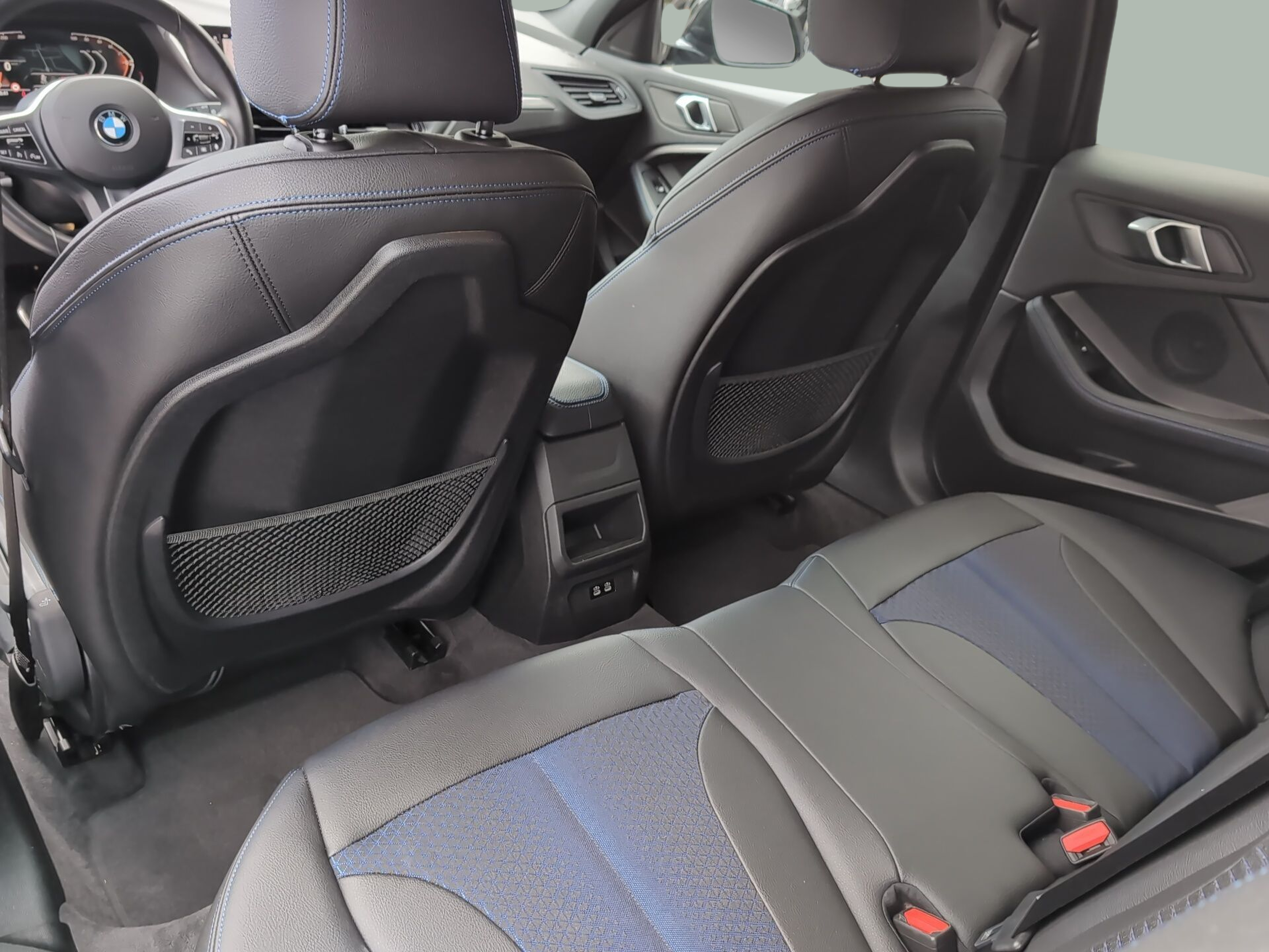 BMW Série 1 116d color Negro. Año 2024. 85KW(116CV). Diesel. En concesionario Caetano Aveiro de Aveiro