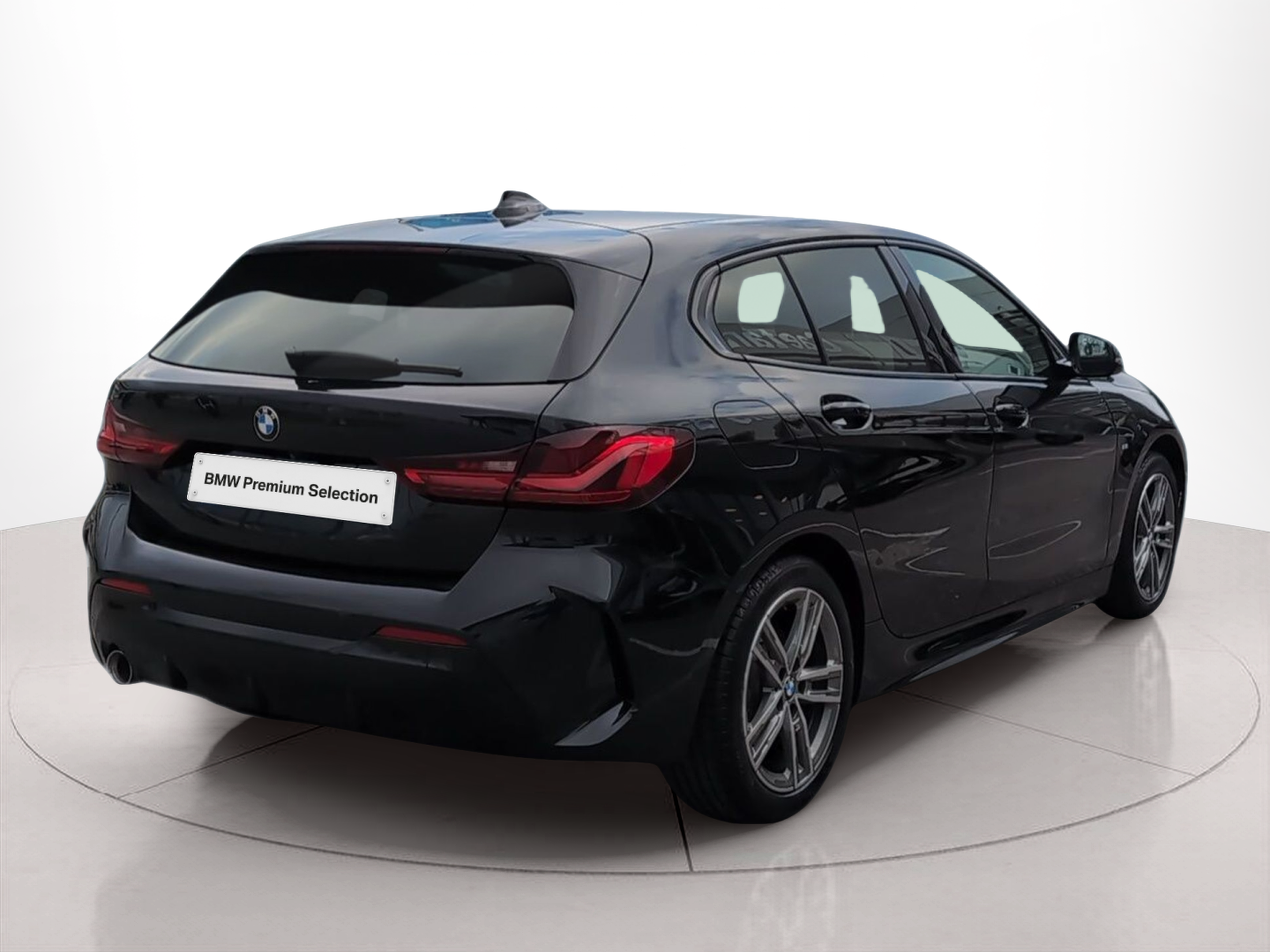 BMW Série 1 116d color Negro. Año 2024. 85KW(116CV). Diesel. En concesionario Caetano Aveiro de Aveiro