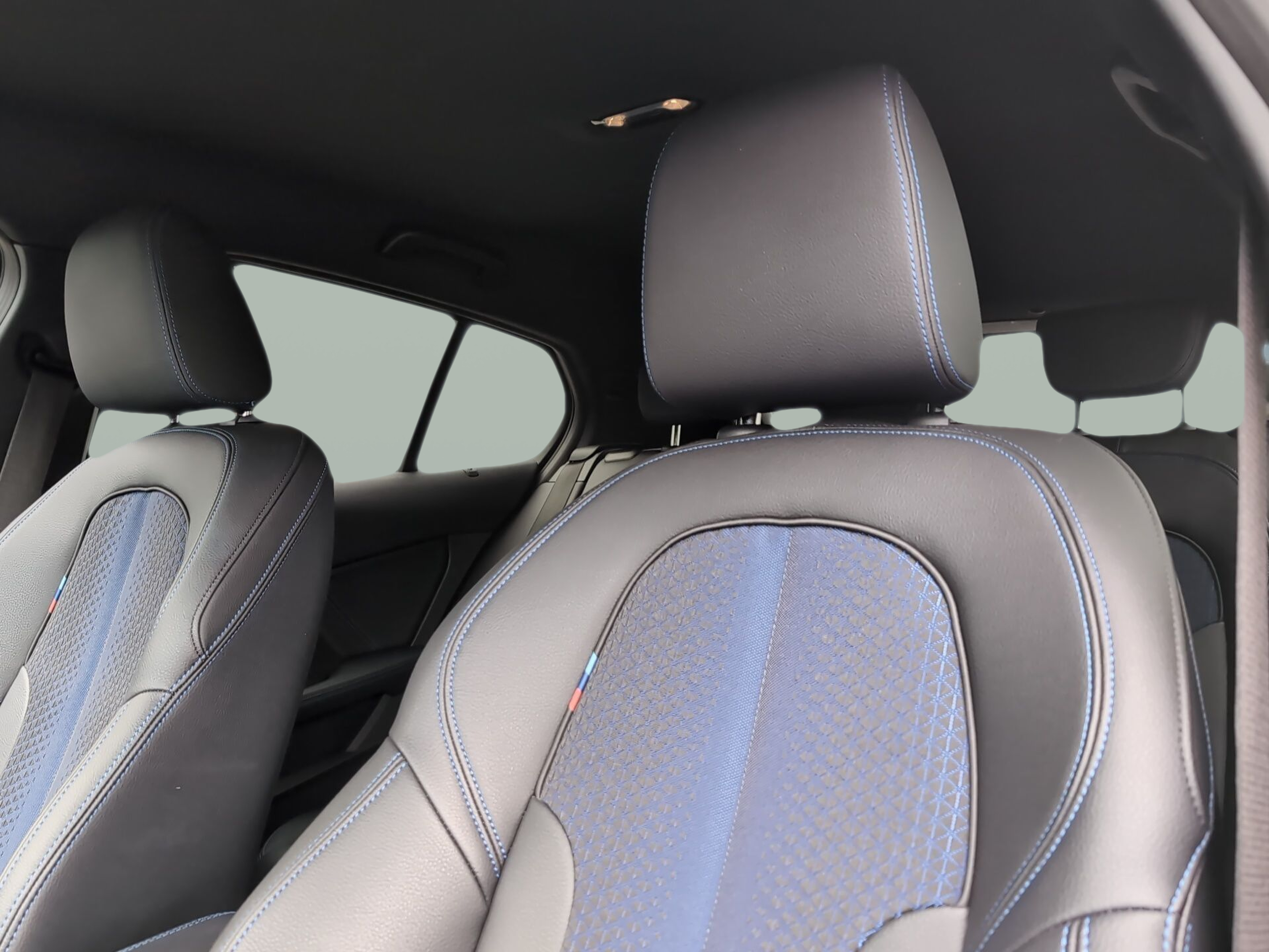 BMW Série 1 116d color Negro. Año 2024. 85KW(116CV). Diesel. En concesionario Caetano Aveiro de Aveiro