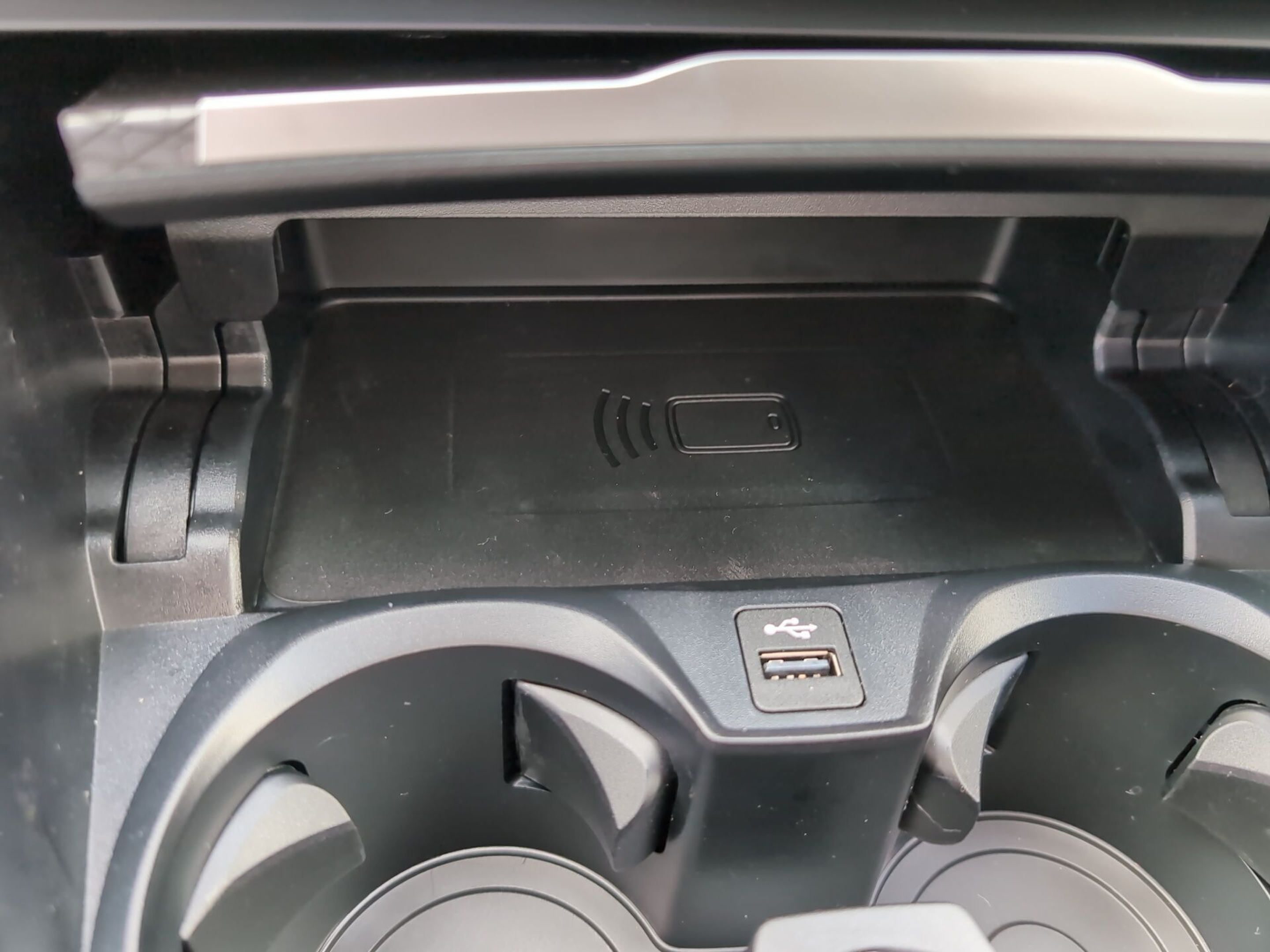 BMW Série 3 320e Touring color Negro. Año 2024. 215KW(292CV). Elétrico / Gasolina Híbrido. En concesionario Caetano Baviera Aveiro de Aveiro