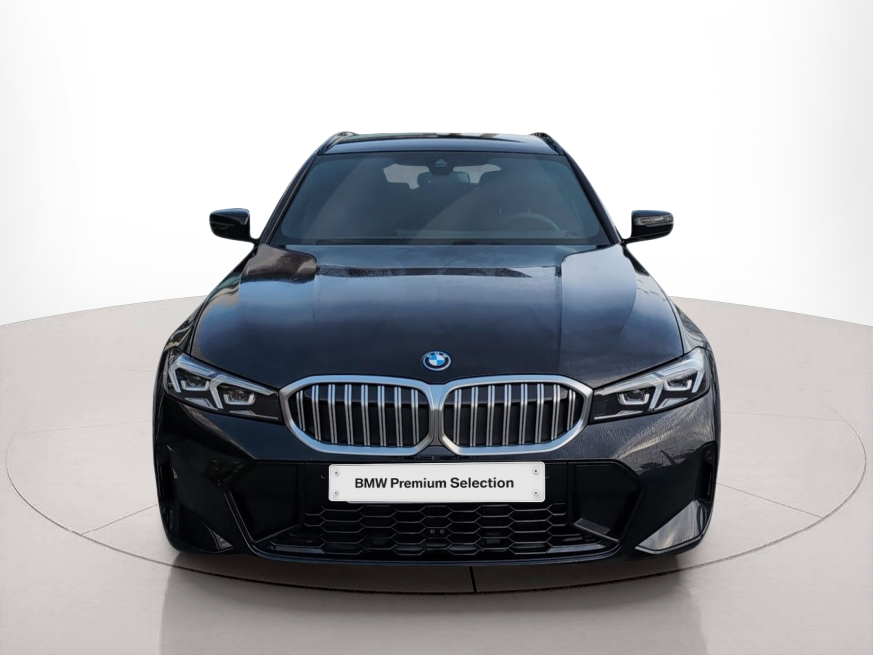 Fotos de BMW Série 3 320e Touring color Negro. Año 2024. 215KW(292CV). Elétrico / Gasolina Híbrido. En concesionario Caetano Baviera Aveiro de Aveiro