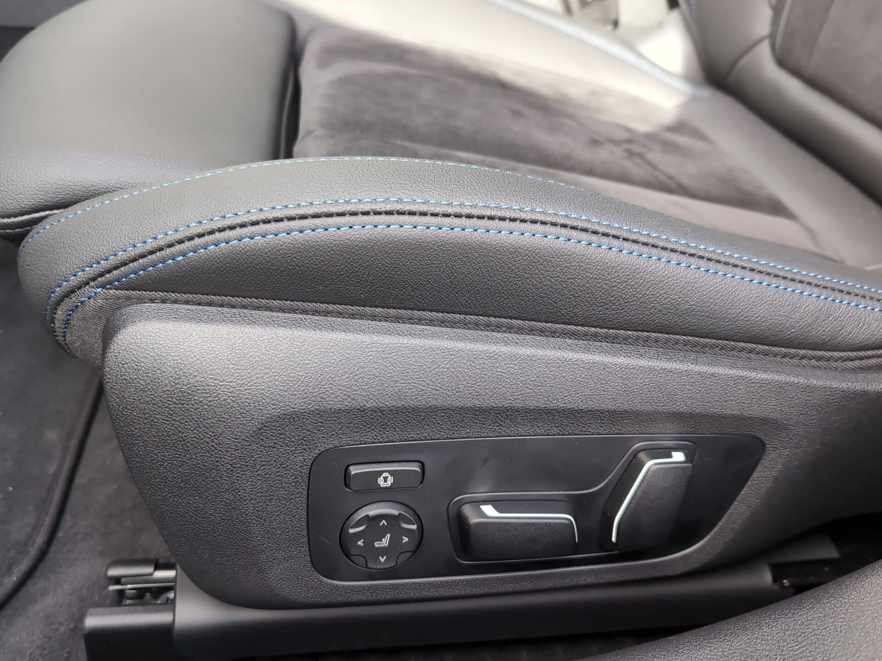 BMW Série 3 320e Touring color Negro. Año 2024. 215KW(292CV). Elétrico / Gasolina Híbrido. En concesionario Caetano Baviera Aveiro de Aveiro