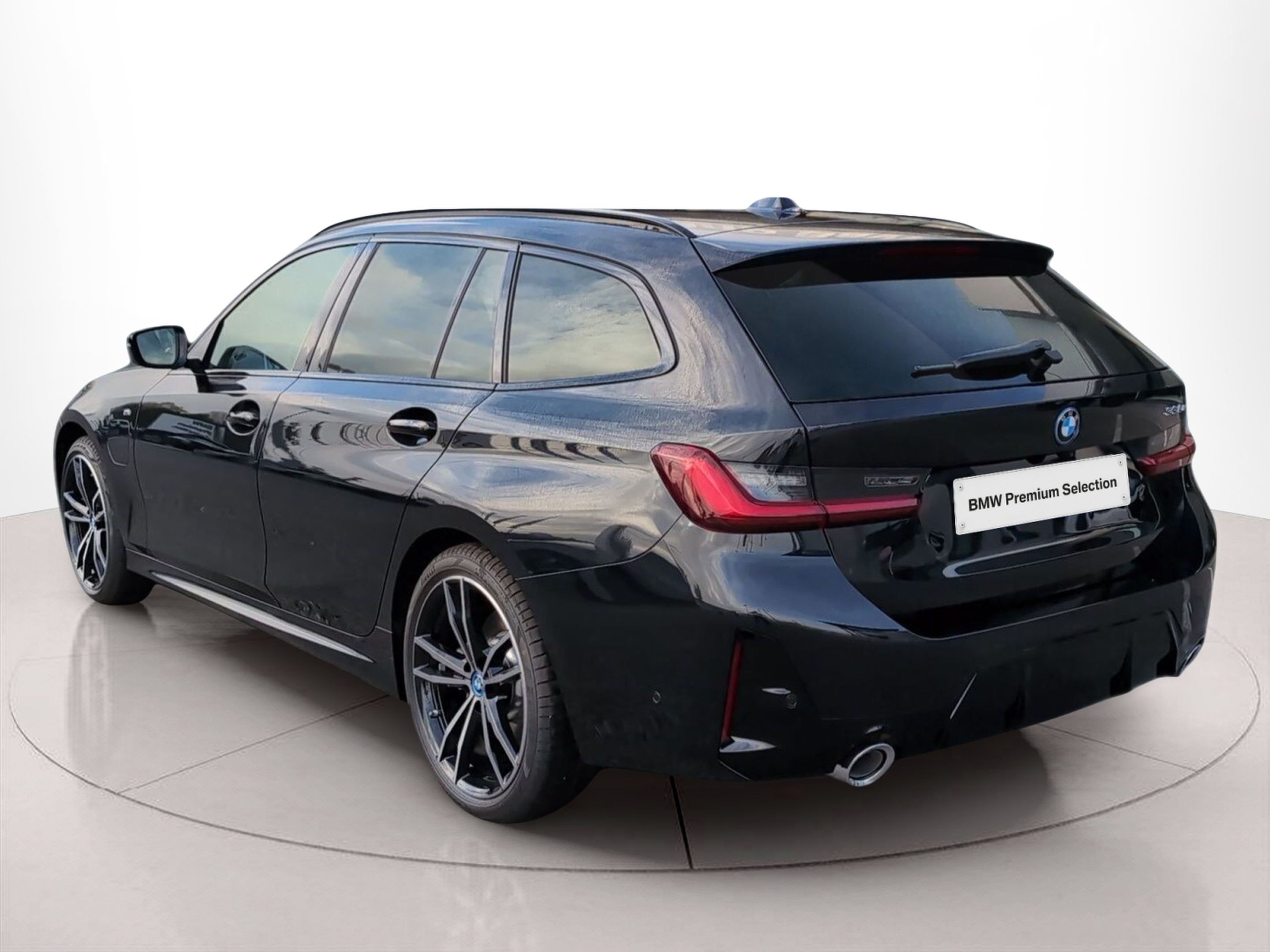 BMW Série 3 320e Touring color Negro. Año 2024. 215KW(292CV). Elétrico / Gasolina Híbrido. En concesionario Caetano Baviera Aveiro de Aveiro