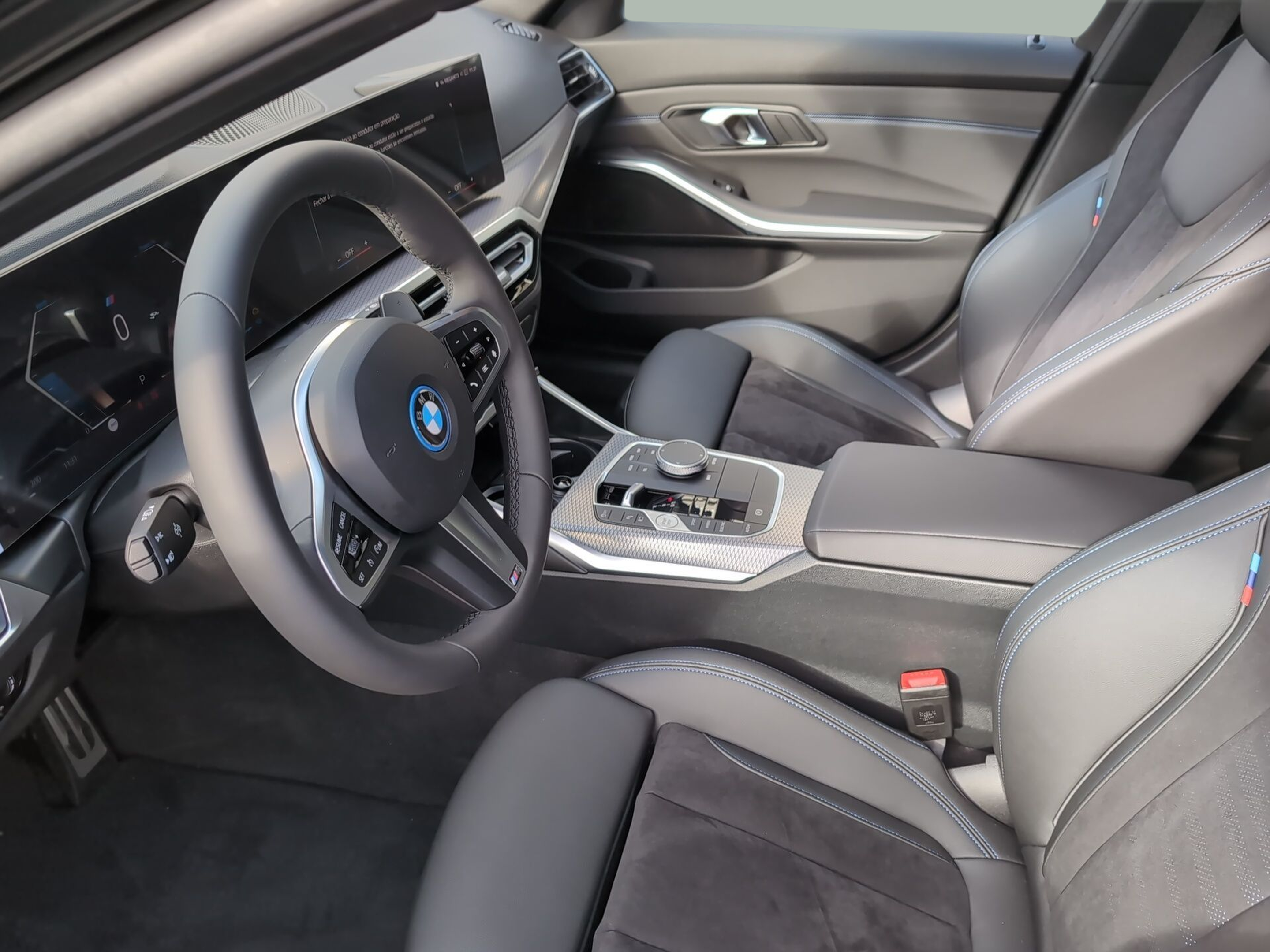 BMW Série 3 320e Touring color Negro. Año 2024. 215KW(292CV). Elétrico / Gasolina Híbrido. En concesionario Caetano Baviera Aveiro de Aveiro