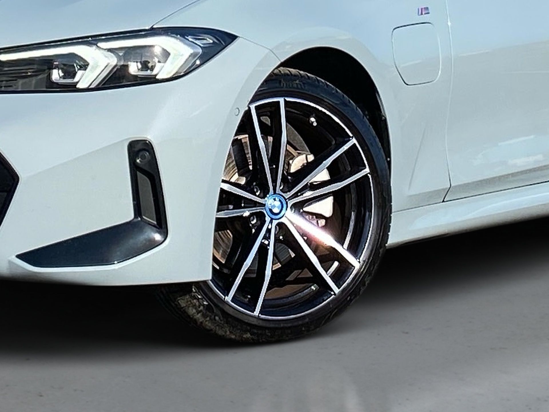 BMW Série 3 320e Touring color Gris. Año 2024. 215KW(292CV). Elétrico / Gasolina Híbrido. En concesionario Caetano Cascais de Cascais