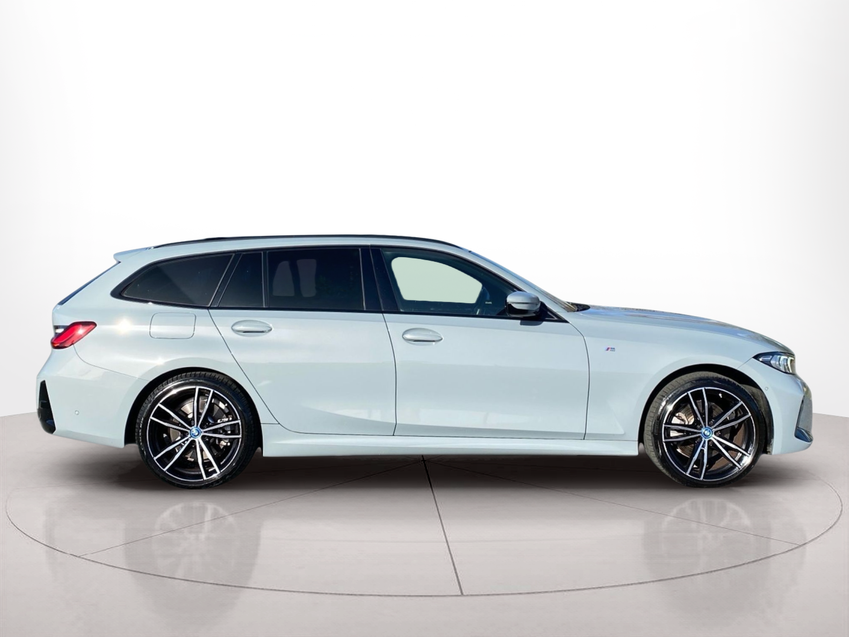 Fotos de BMW Série 3 320e Touring color Gris. Año 2024. 215KW(292CV). Elétrico / Gasolina Híbrido. En concesionario Caetano Cascais de Cascais