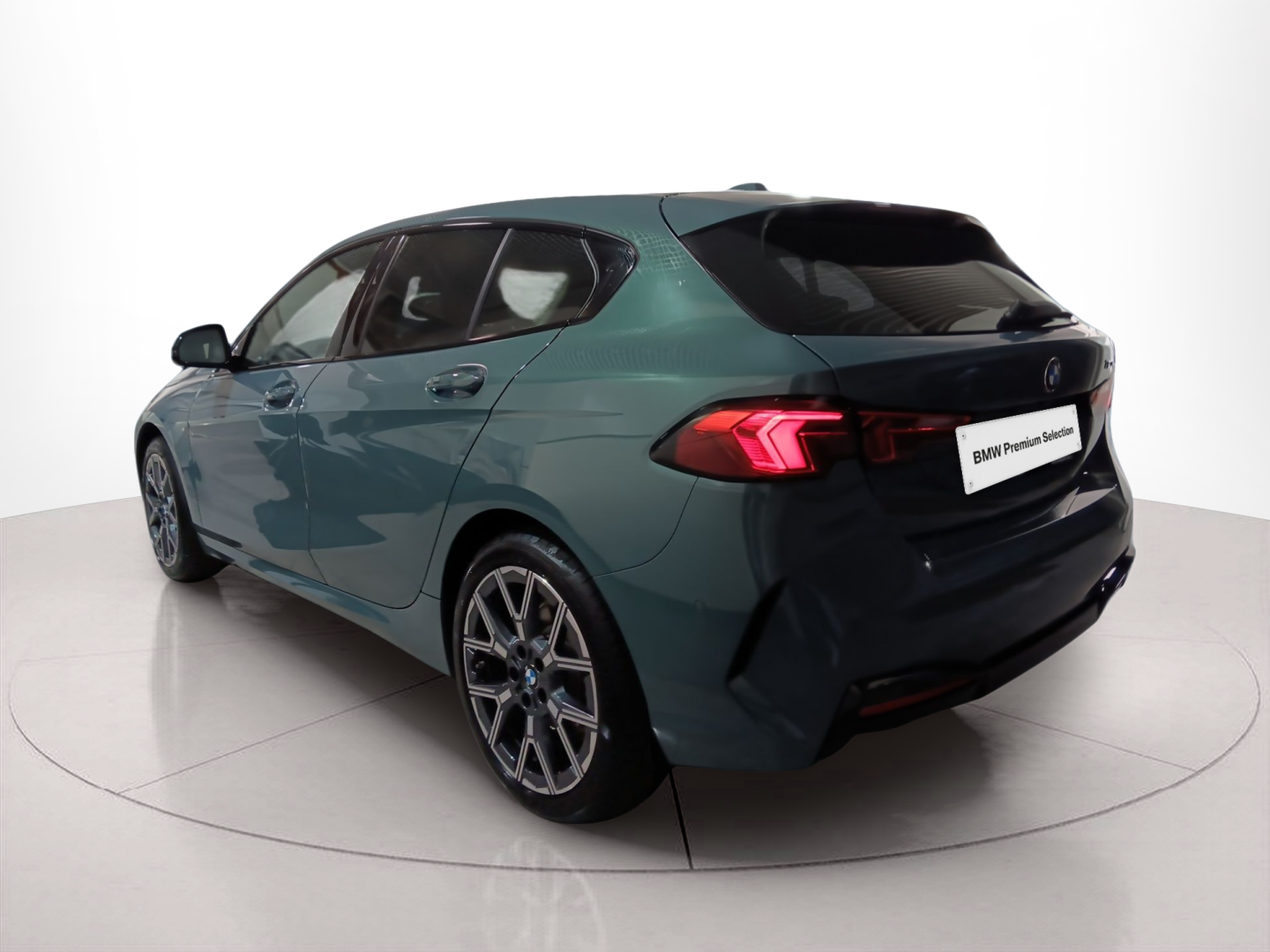 Fotos de BMW Série 1 120 color Verde. Año 2024. 125KW(170CV). Gasolina. En concesionario Caetano Baviera Vila Nova de Gaia de Vila Nova de Gaia