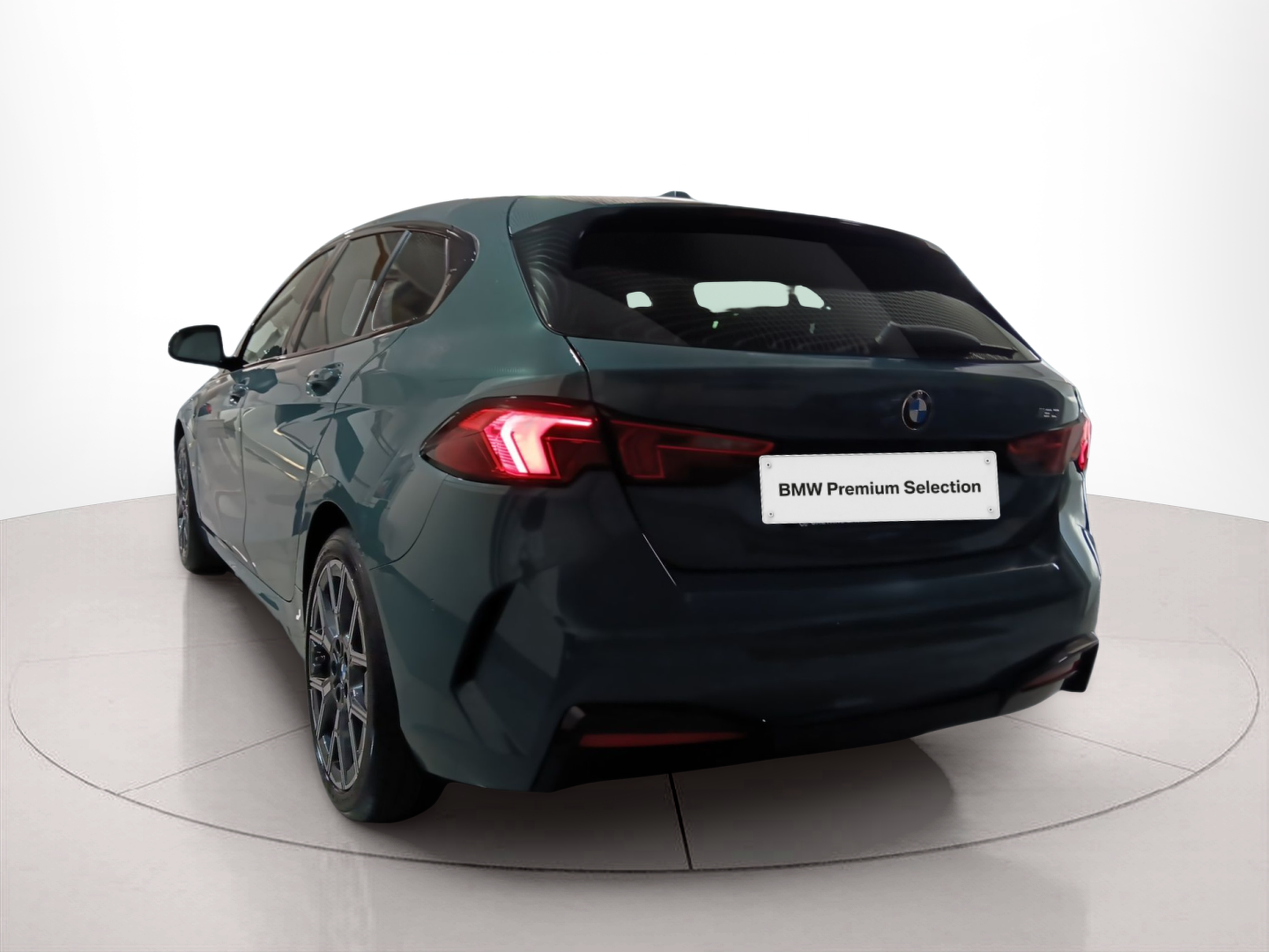 BMW Série 1 120 color Verde. Año 2024. 125KW(170CV). Gasolina. En concesionario Caetano Baviera Vila Nova de Gaia de Vila Nova de Gaia