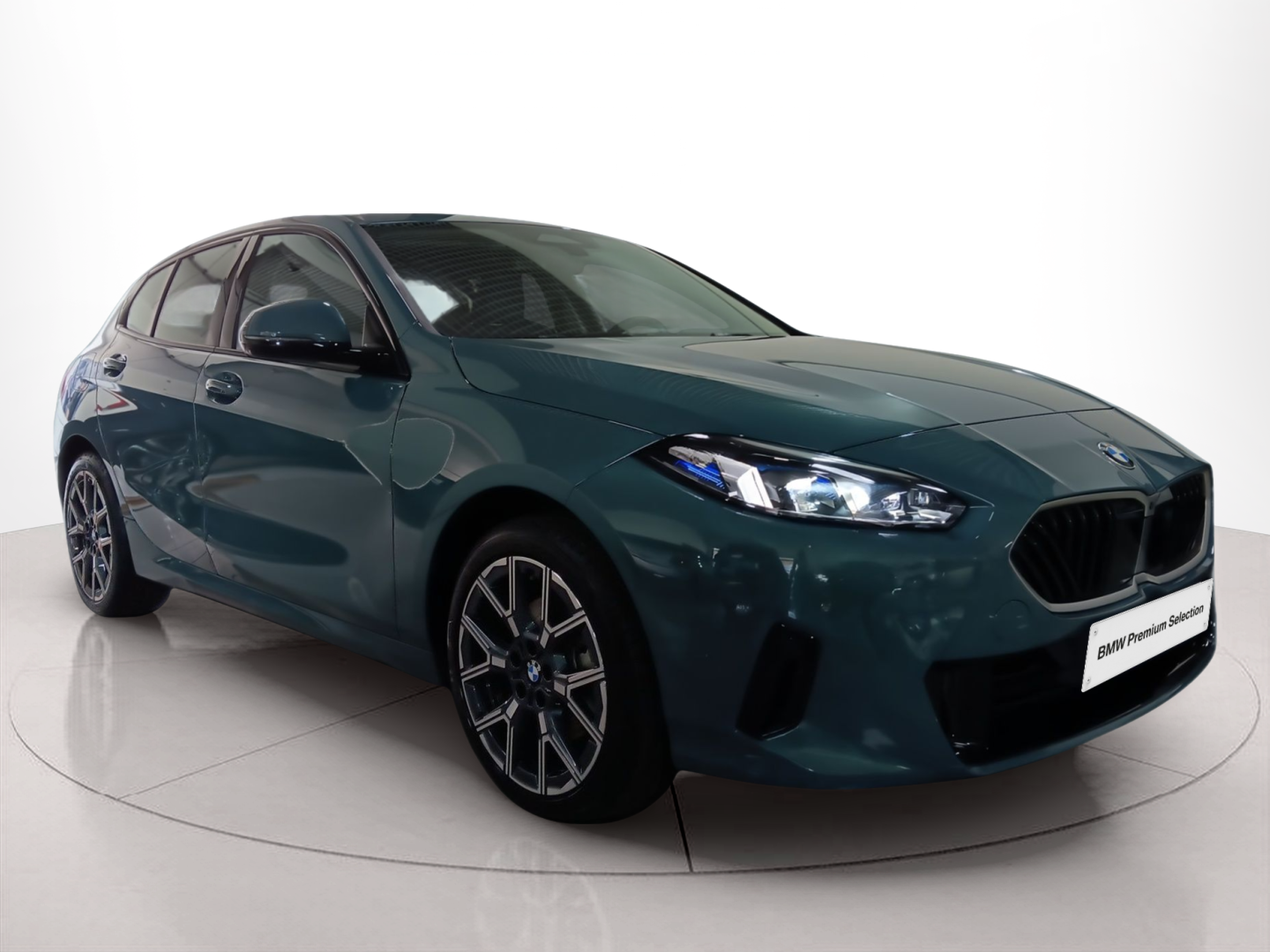 Fotos de BMW Série 1 120 color Verde. Año 2024. 125KW(170CV). Gasolina. En concesionario Caetano Baviera Vila Nova de Gaia de Vila Nova de Gaia