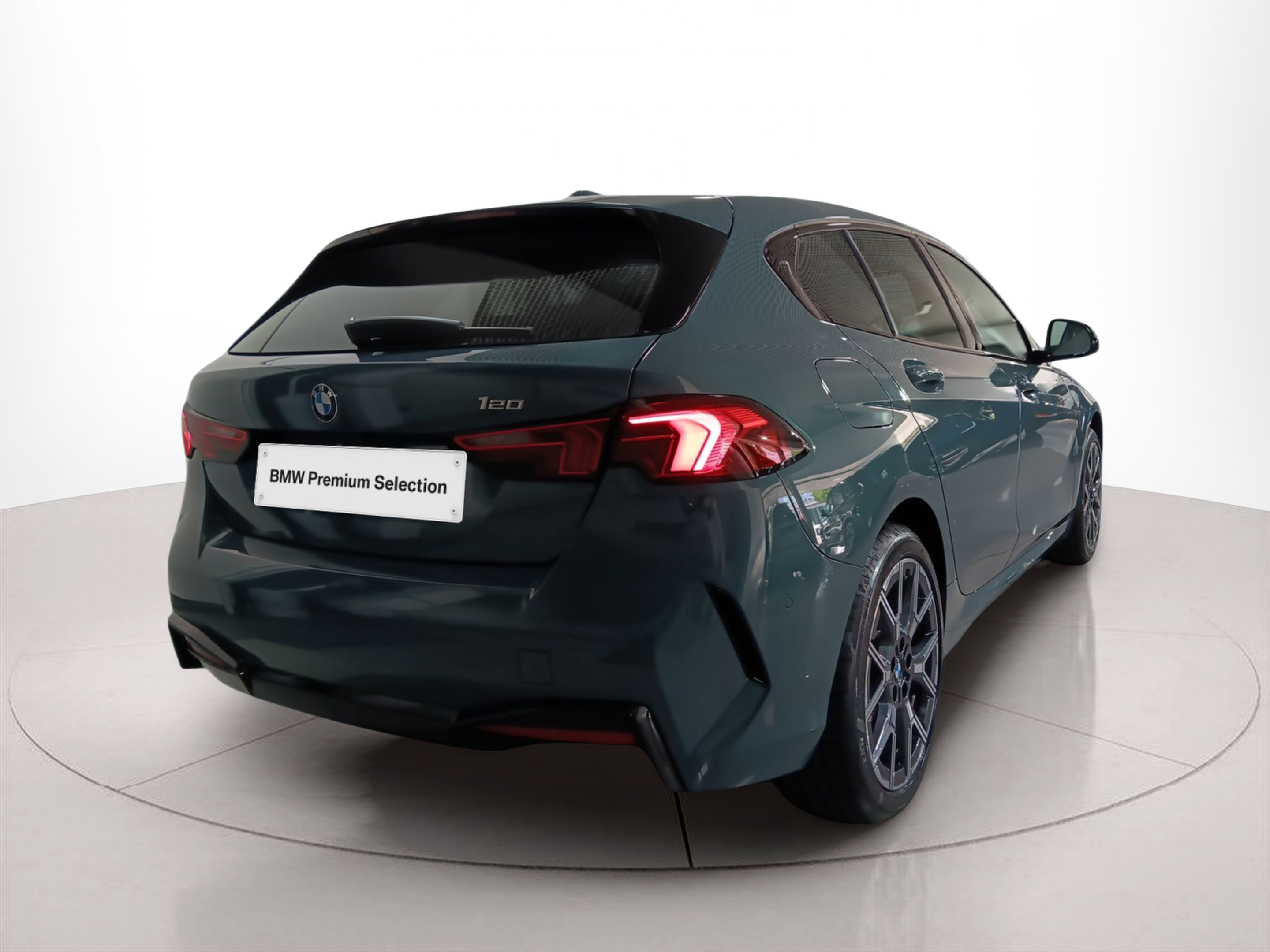 BMW Série 1 120 color Verde. Año 2024. 125KW(170CV). Gasolina. En concesionario Caetano Baviera Vila Nova de Gaia de Vila Nova de Gaia