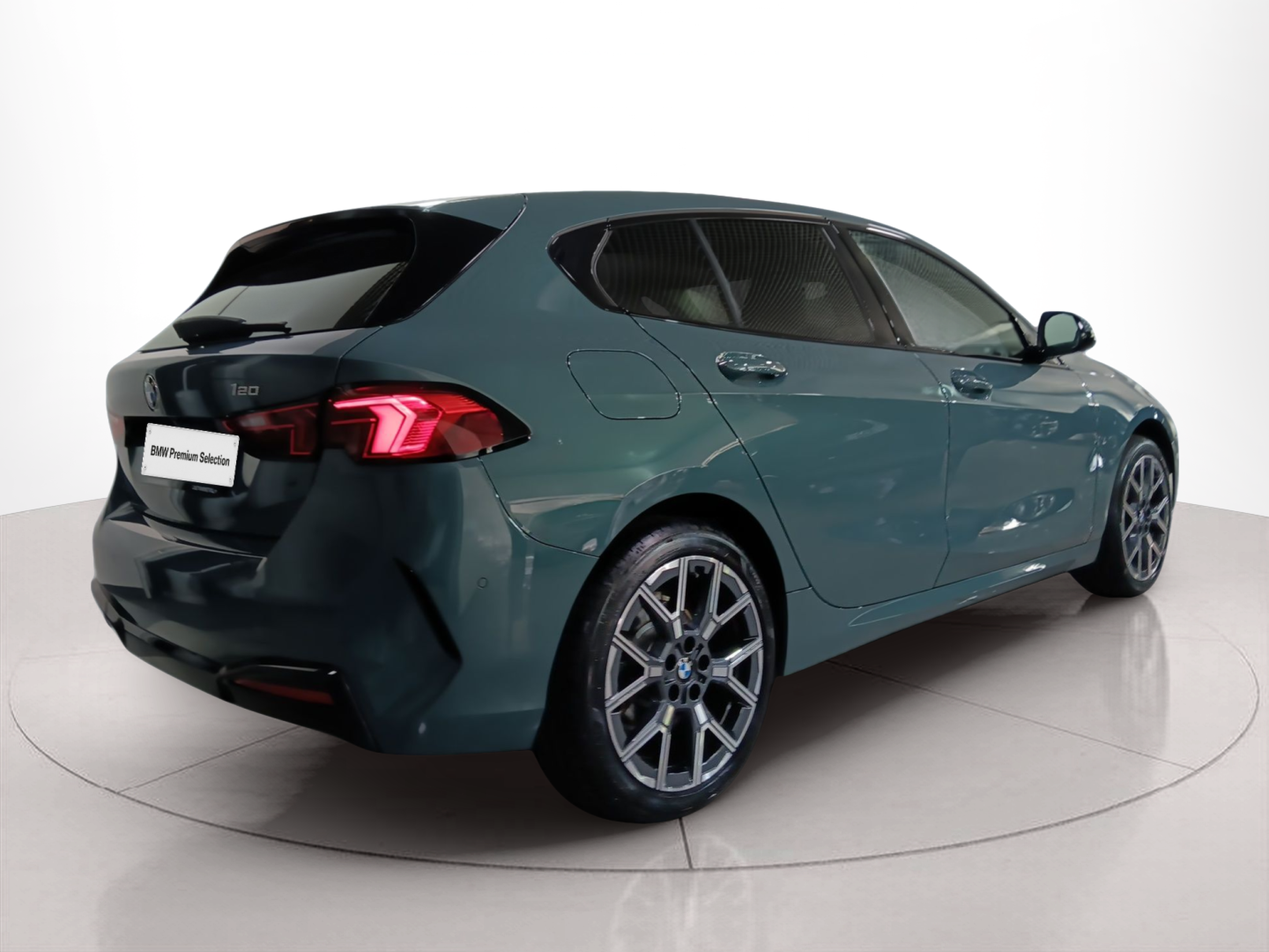 Fotos de BMW Série 1 120 color Verde. Año 2024. 125KW(170CV). Gasolina. En concesionario Caetano Baviera Vila Nova de Gaia de Vila Nova de Gaia