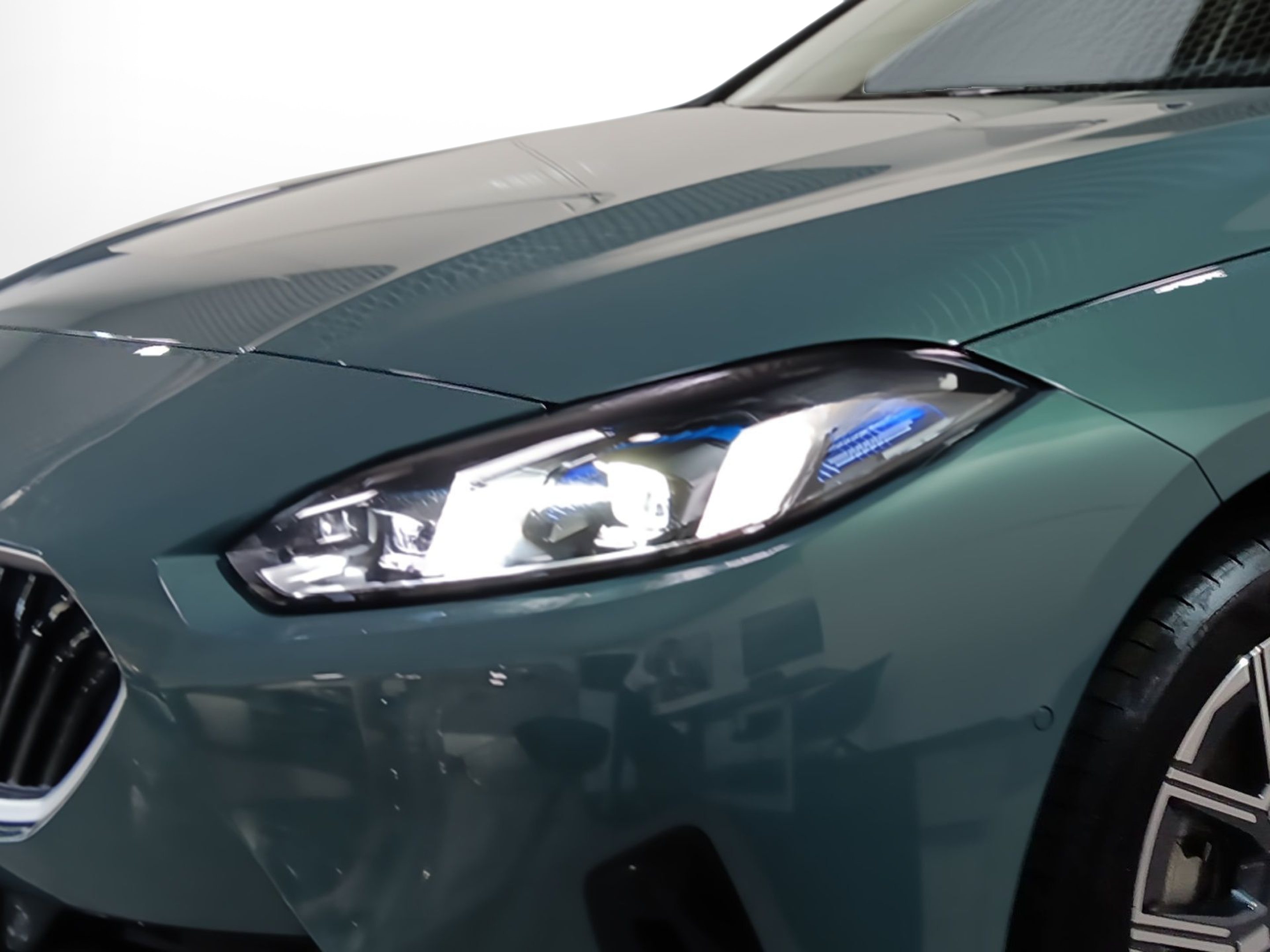 BMW Série 1 120 color Verde. Año 2024. 125KW(170CV). Gasolina. En concesionario Caetano Baviera Vila Nova de Gaia de Vila Nova de Gaia