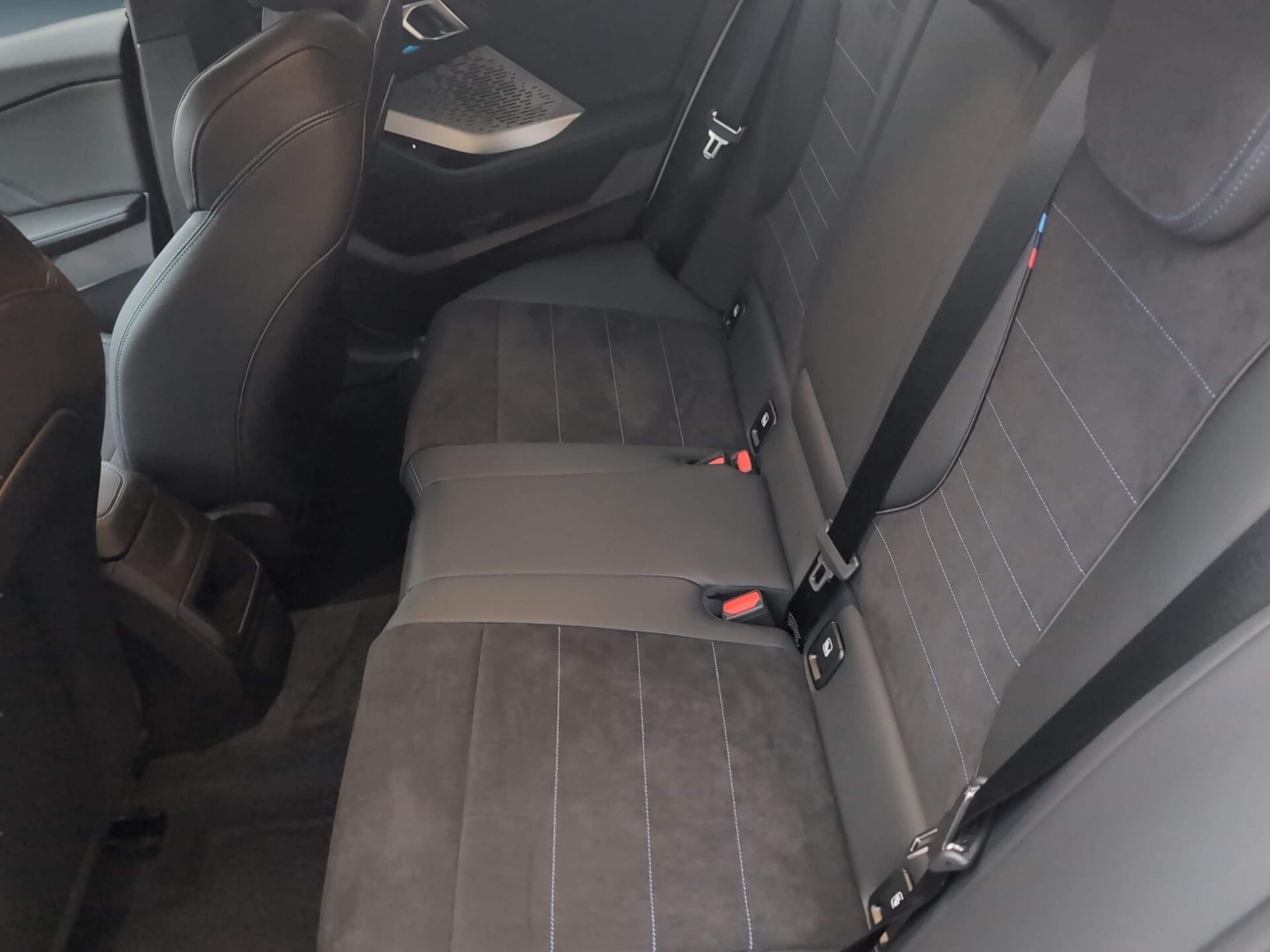 BMW Série 1 120 color Blanco. Año 2024. 125KW(170CV). Gasolina. En concesionario Caetano Baviera Aveiro de Aveiro