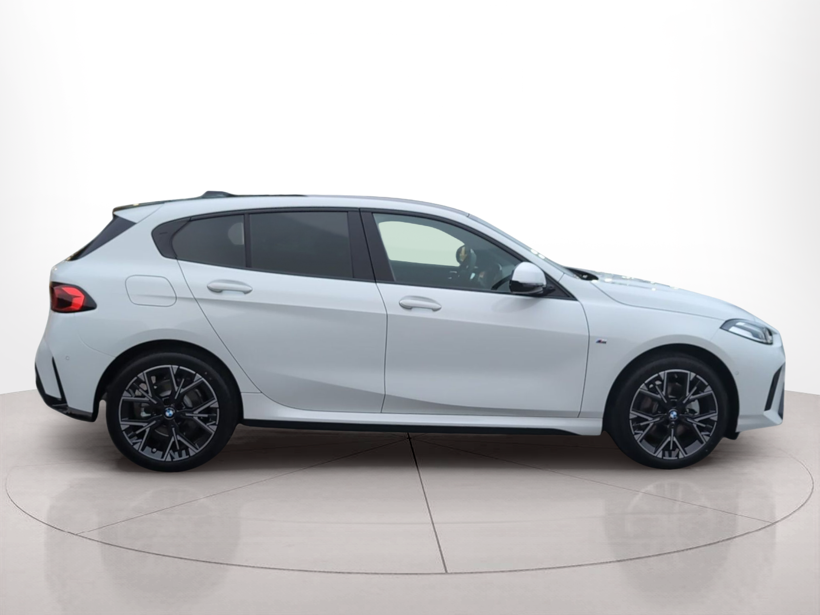 BMW Série 1 120 color Blanco. Año 2024. 125KW(170CV). Gasolina. En concesionario Caetano Baviera Aveiro de Aveiro