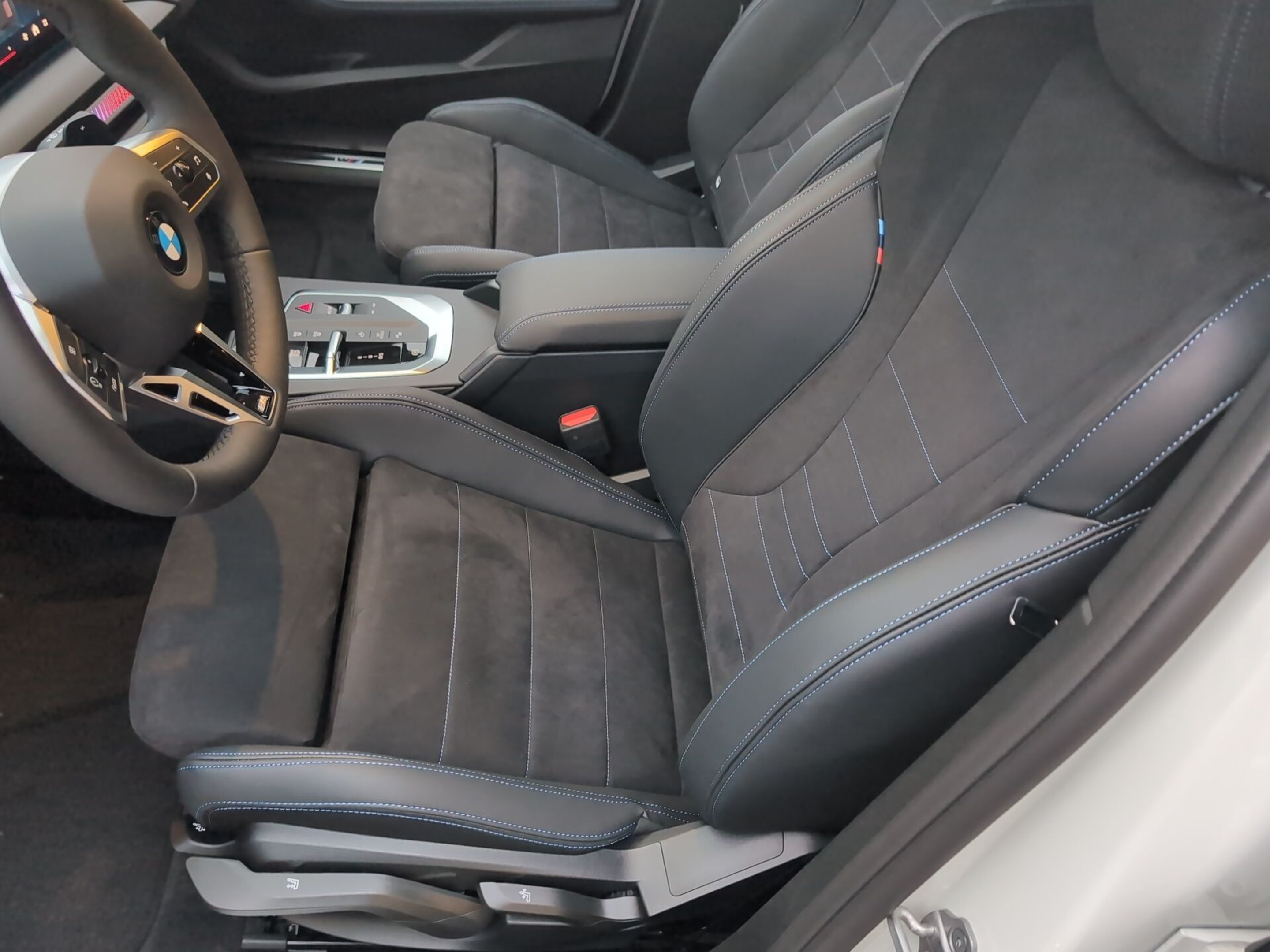 BMW Série 1 120 color Blanco. Año 2024. 125KW(170CV). Gasolina. En concesionario Caetano Baviera Aveiro de Aveiro