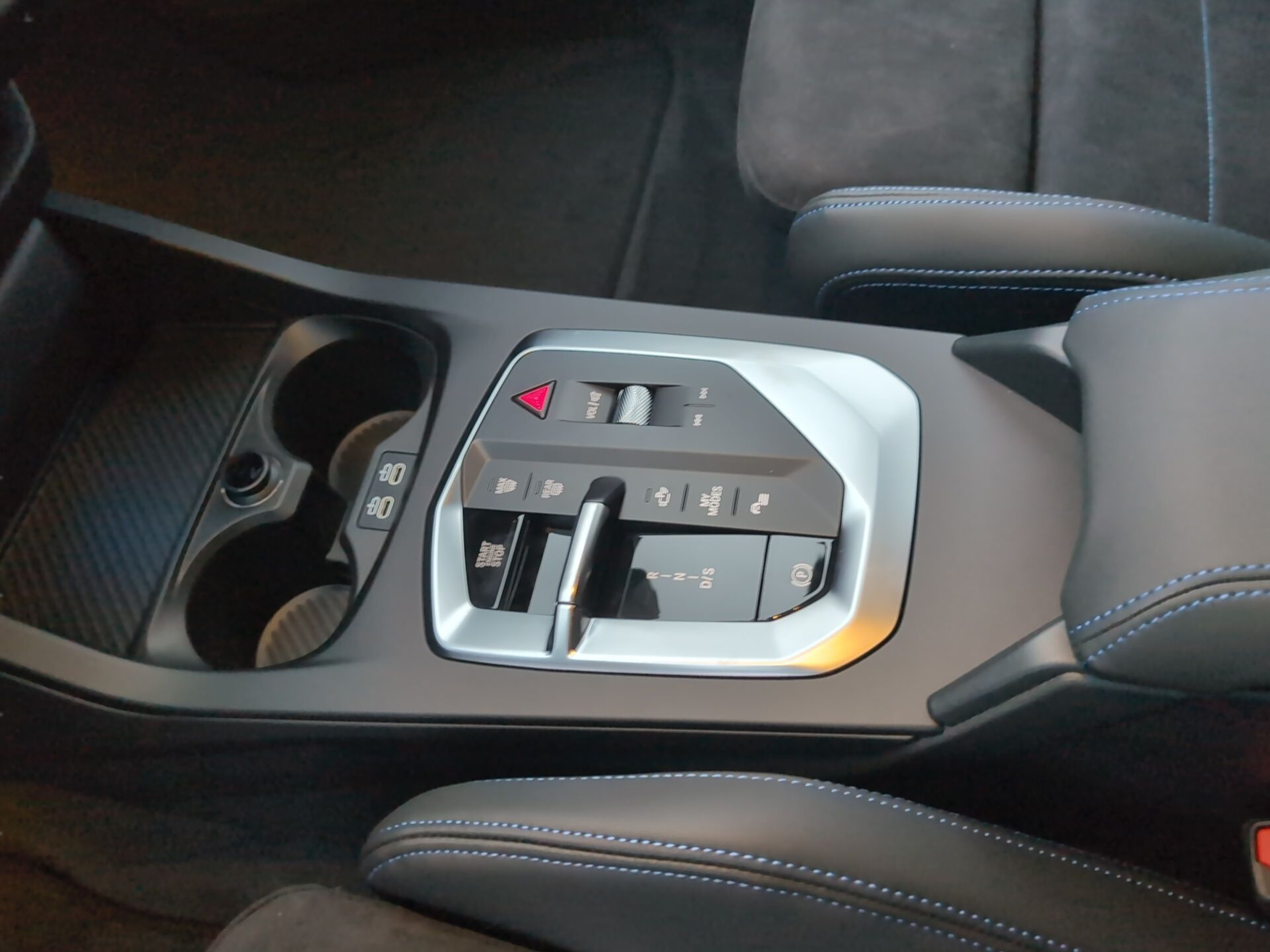 BMW Série 1 120 color Blanco. Año 2024. 125KW(170CV). Gasolina. En concesionario Caetano Baviera Aveiro de Aveiro