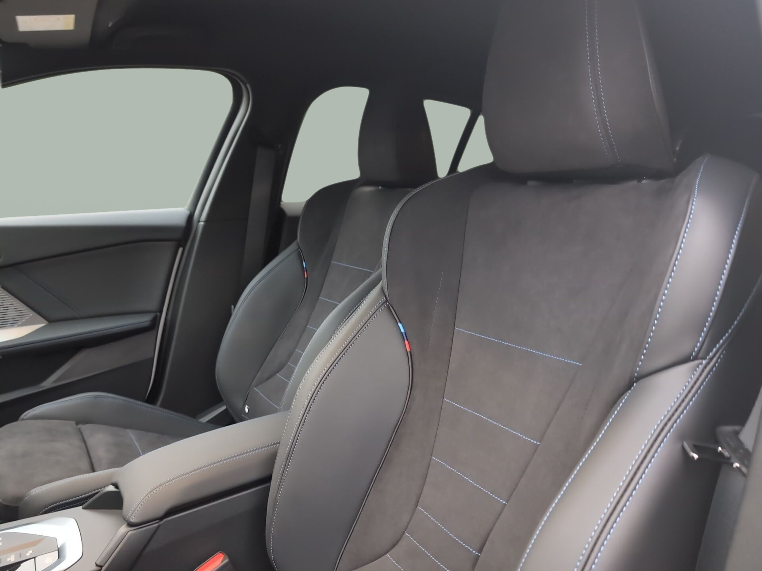 BMW Série 1 120 color Blanco. Año 2024. 125KW(170CV). Gasolina. En concesionario Caetano Baviera Aveiro de Aveiro