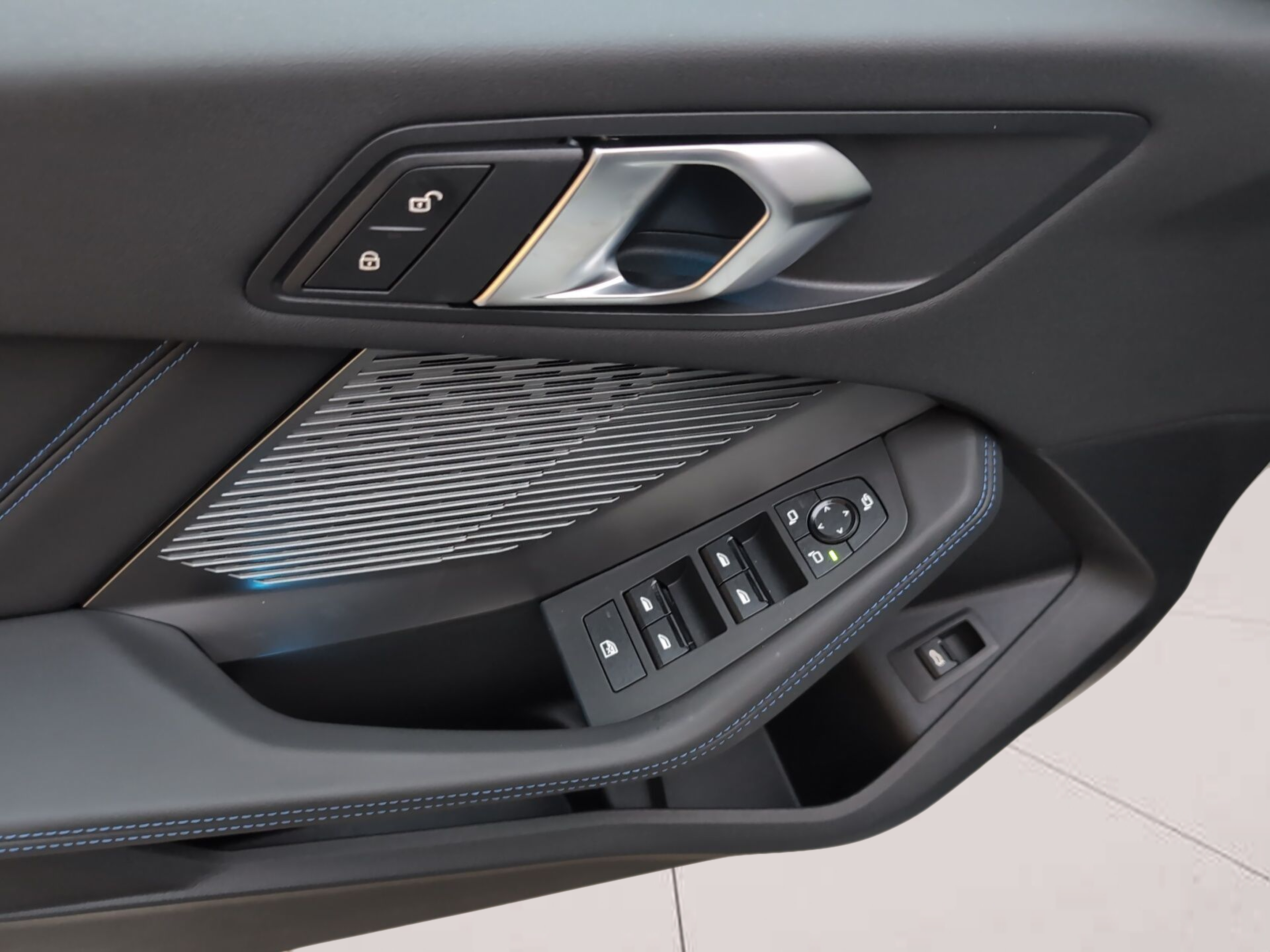 BMW Série 1 120 color Blanco. Año 2024. 125KW(170CV). Gasolina. En concesionario Caetano Baviera Aveiro de Aveiro