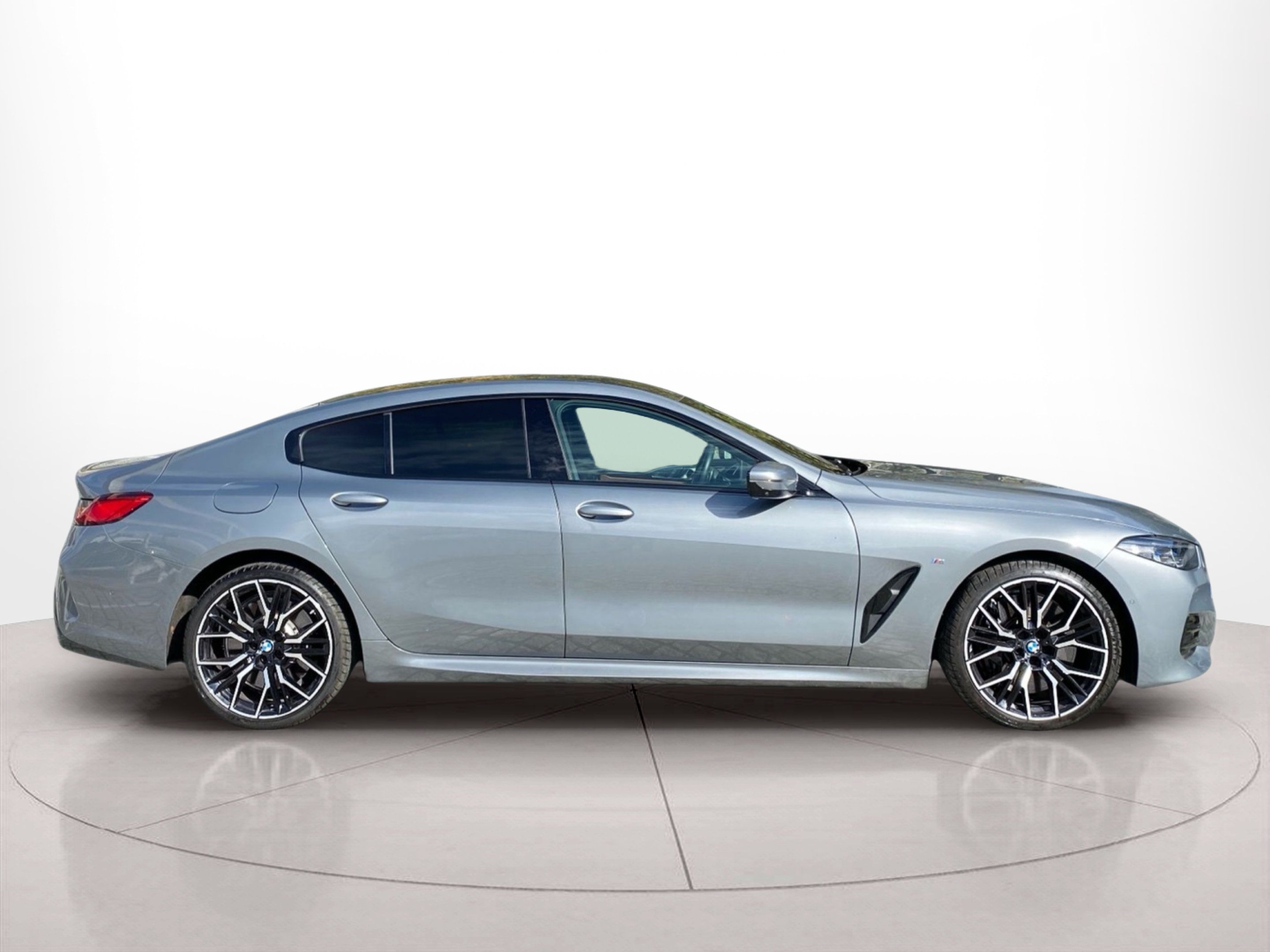 Fotos de BMW Série 8 840d Berlina color Gris. Año 2023. 250KW(340CV). Diesel. En concesionario Caetano Baviera Cascais de Cascais