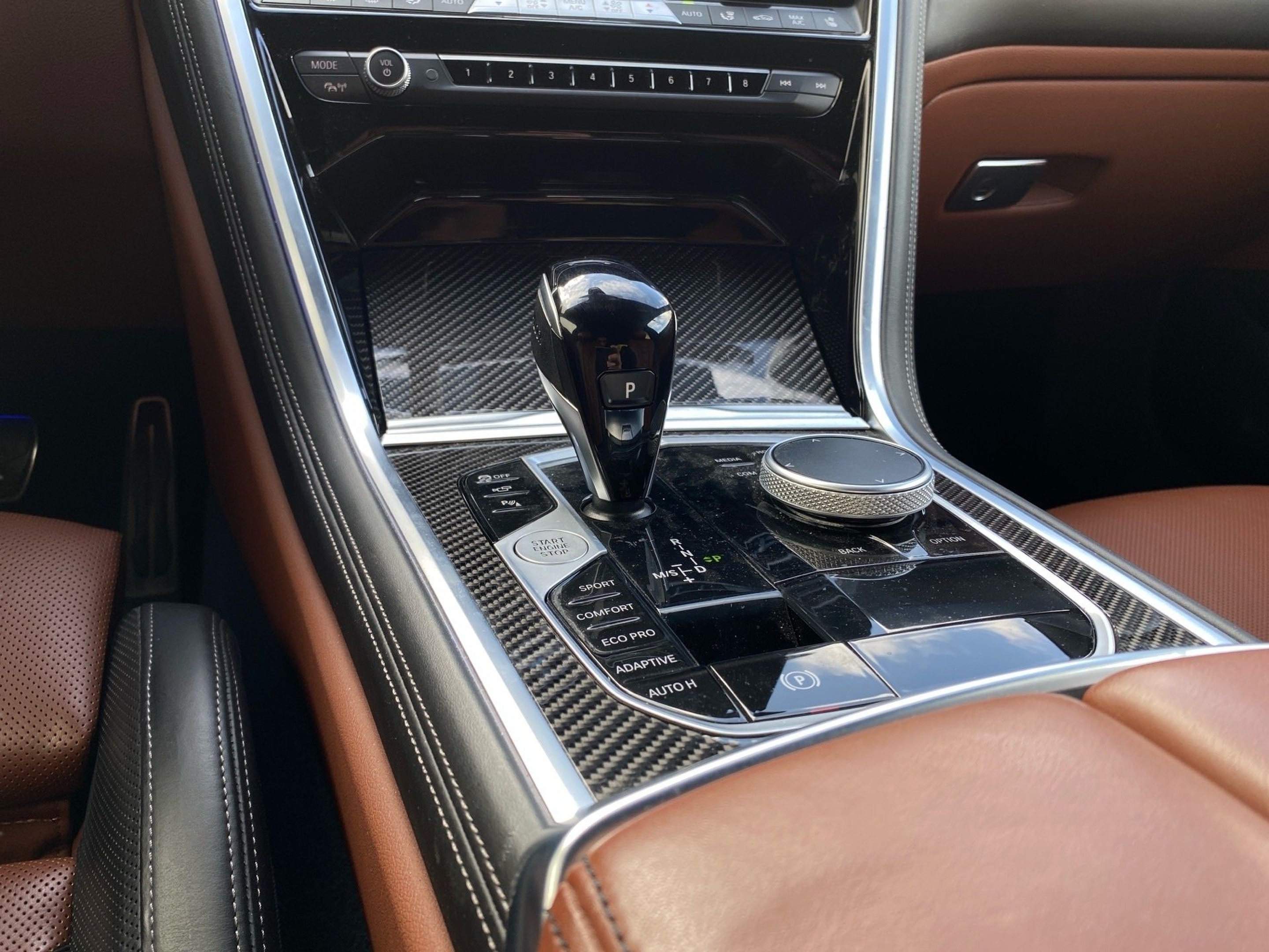 BMW Série 8 840d Berlina color Gris. Año 2023. 250KW(340CV). Diesel. En concesionario Caetano Baviera Cascais de Cascais