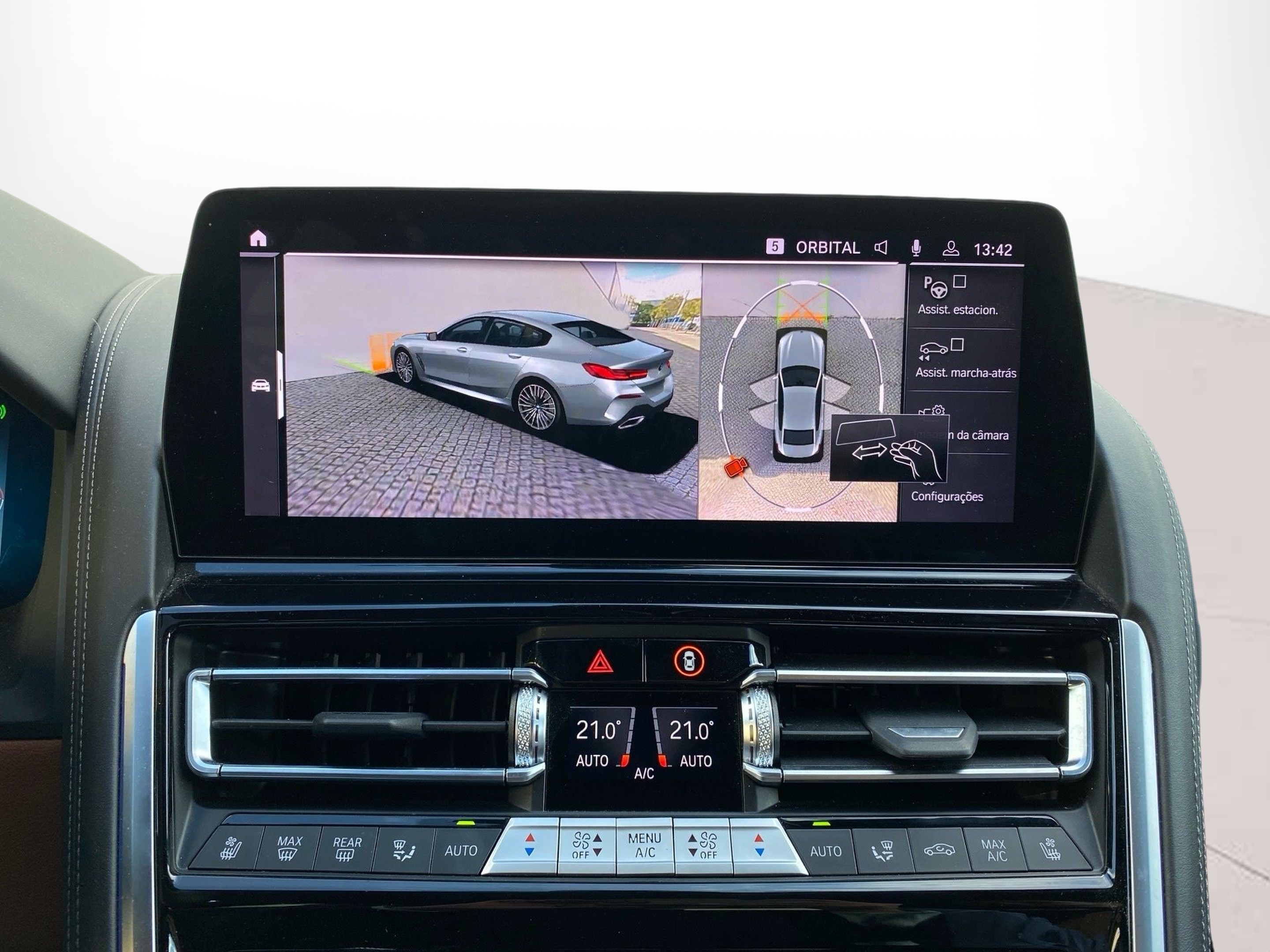 BMW Série 8 840d Berlina color Gris. Año 2023. 250KW(340CV). Diesel. En concesionario Caetano Baviera Cascais de Cascais