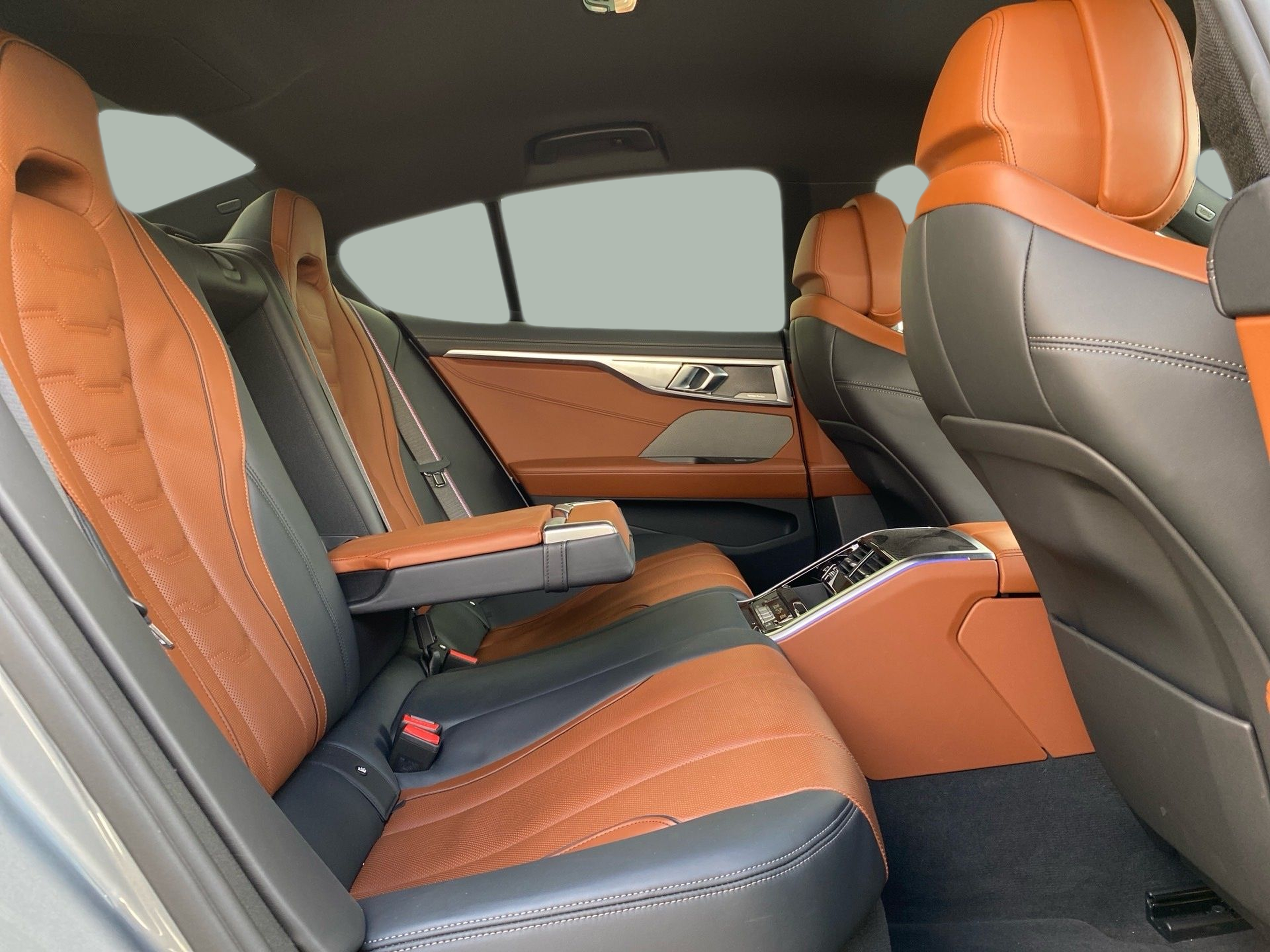 BMW Série 8 840d Berlina color Gris. Año 2023. 250KW(340CV). Diesel. En concesionario Caetano Baviera Cascais de Cascais