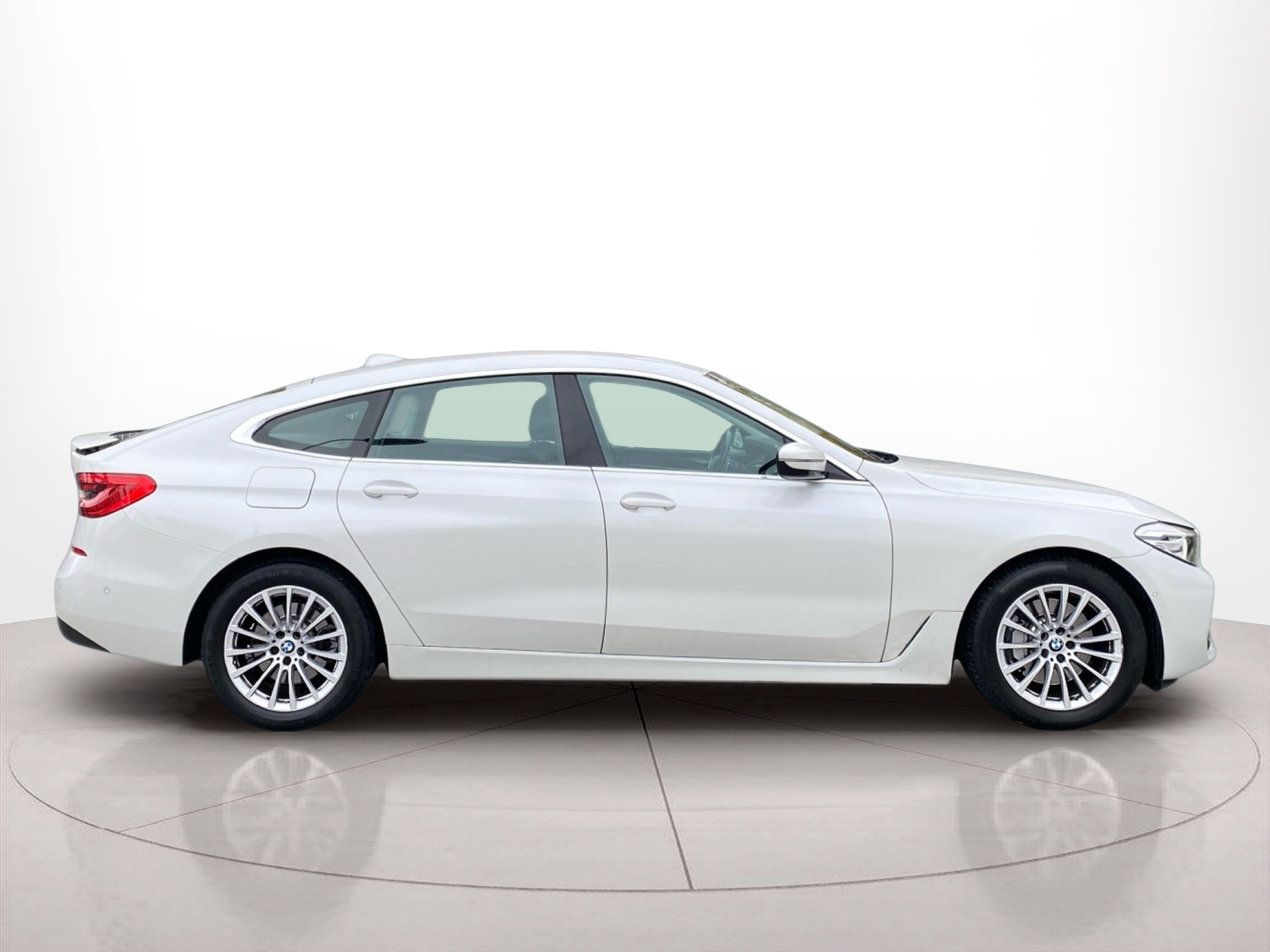 Fotos de BMW Série 6 620d Gran Turismo color Blanco. Año 2020. 140KW(190CV). Diesel. En concesionario Caetano Baviera Lisboa de Lisboa