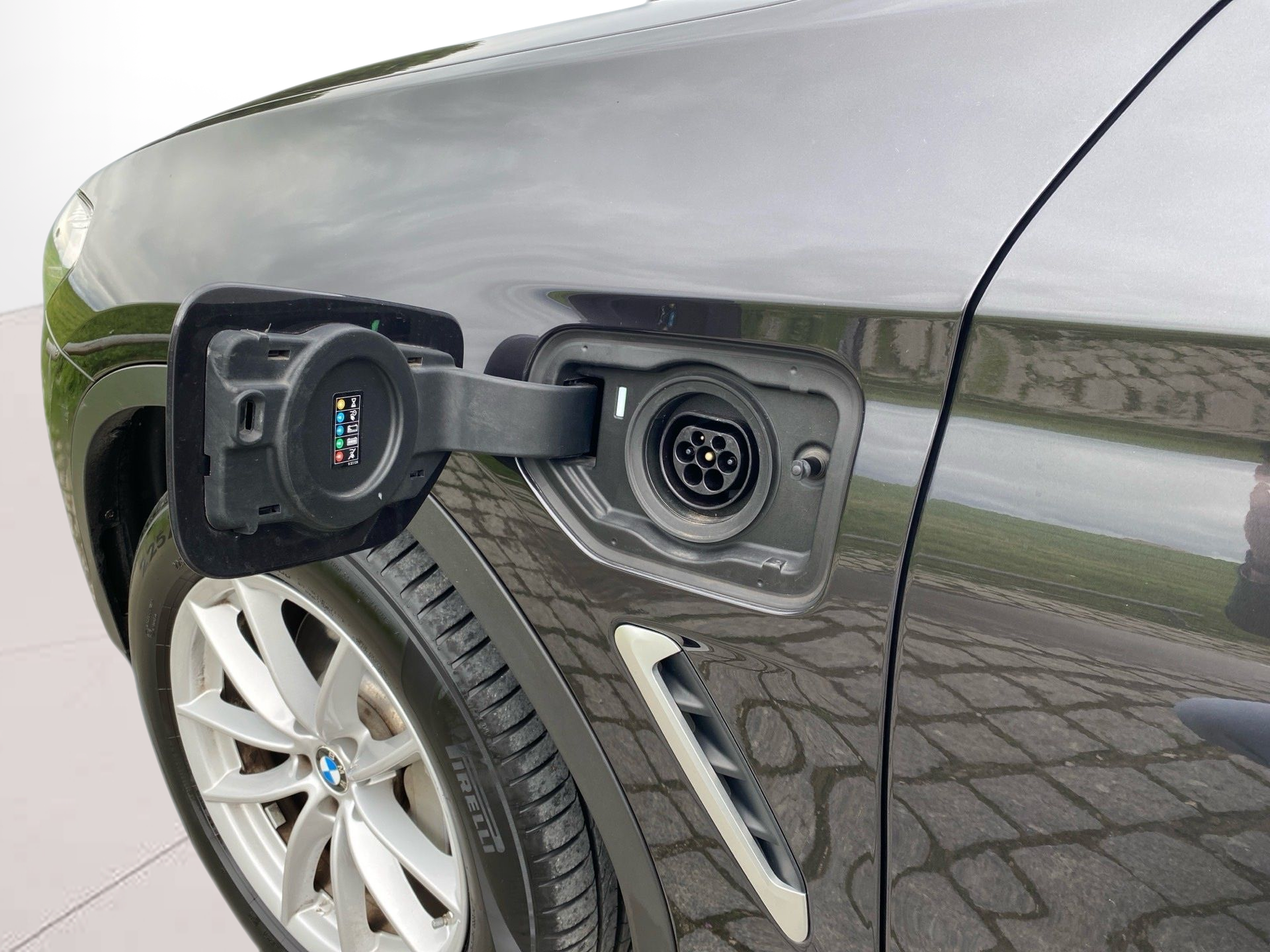 BMW X3 xDrive30e color Gris. Año 2020. 215KW(292CV). Elétrico / Gasolina Híbrido. En concesionario Caetano Lisboa de Lisboa