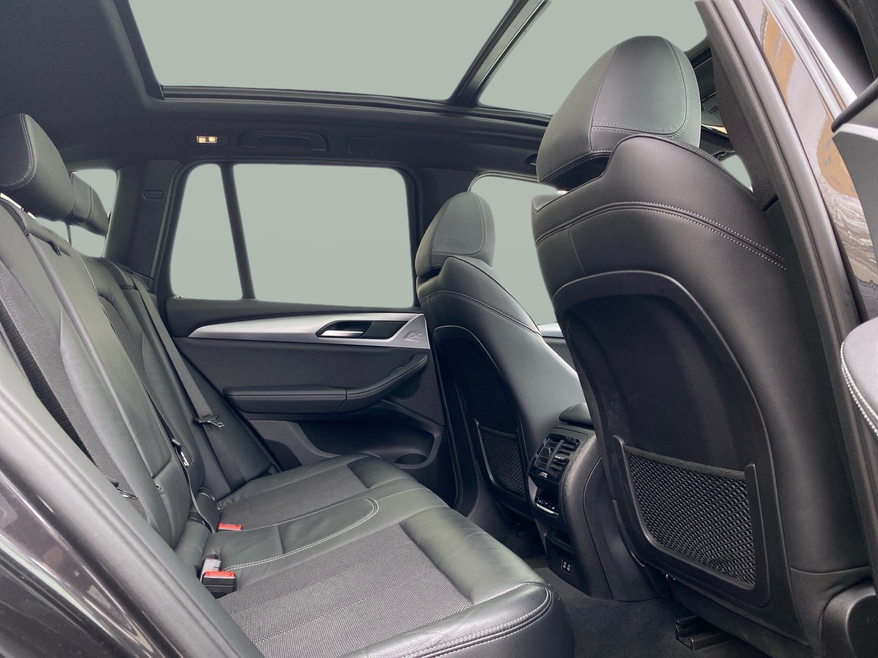 BMW X3 xDrive30e color Gris. Año 2020. 215KW(292CV). Elétrico / Gasolina Híbrido. En concesionario Caetano Lisboa de Lisboa