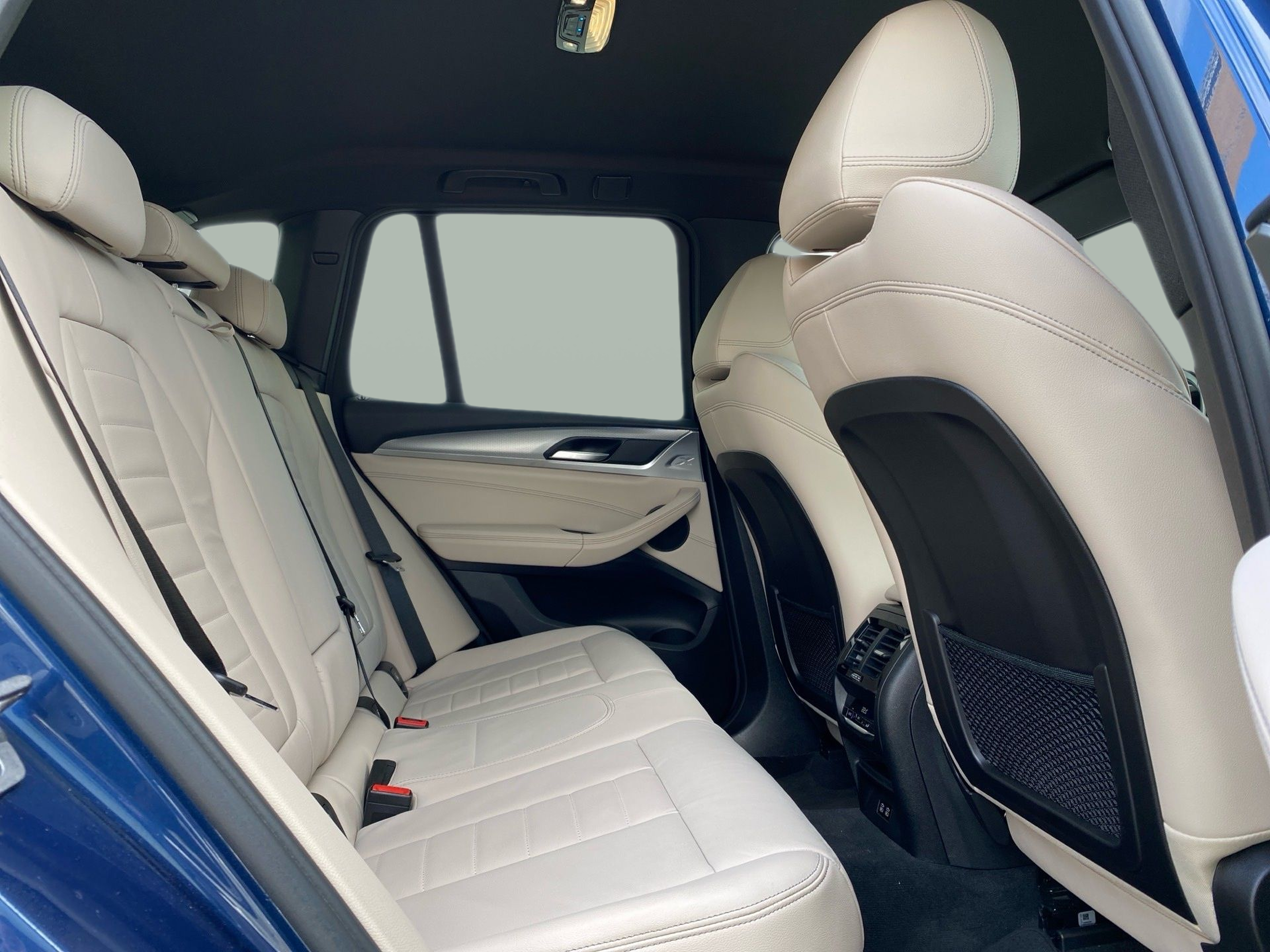 BMW X3 xDrive30e color Azul. Año 2021. 215KW(292CV). Elétrico / Gasolina Híbrido. En concesionario Caetano Lisboa de Lisboa