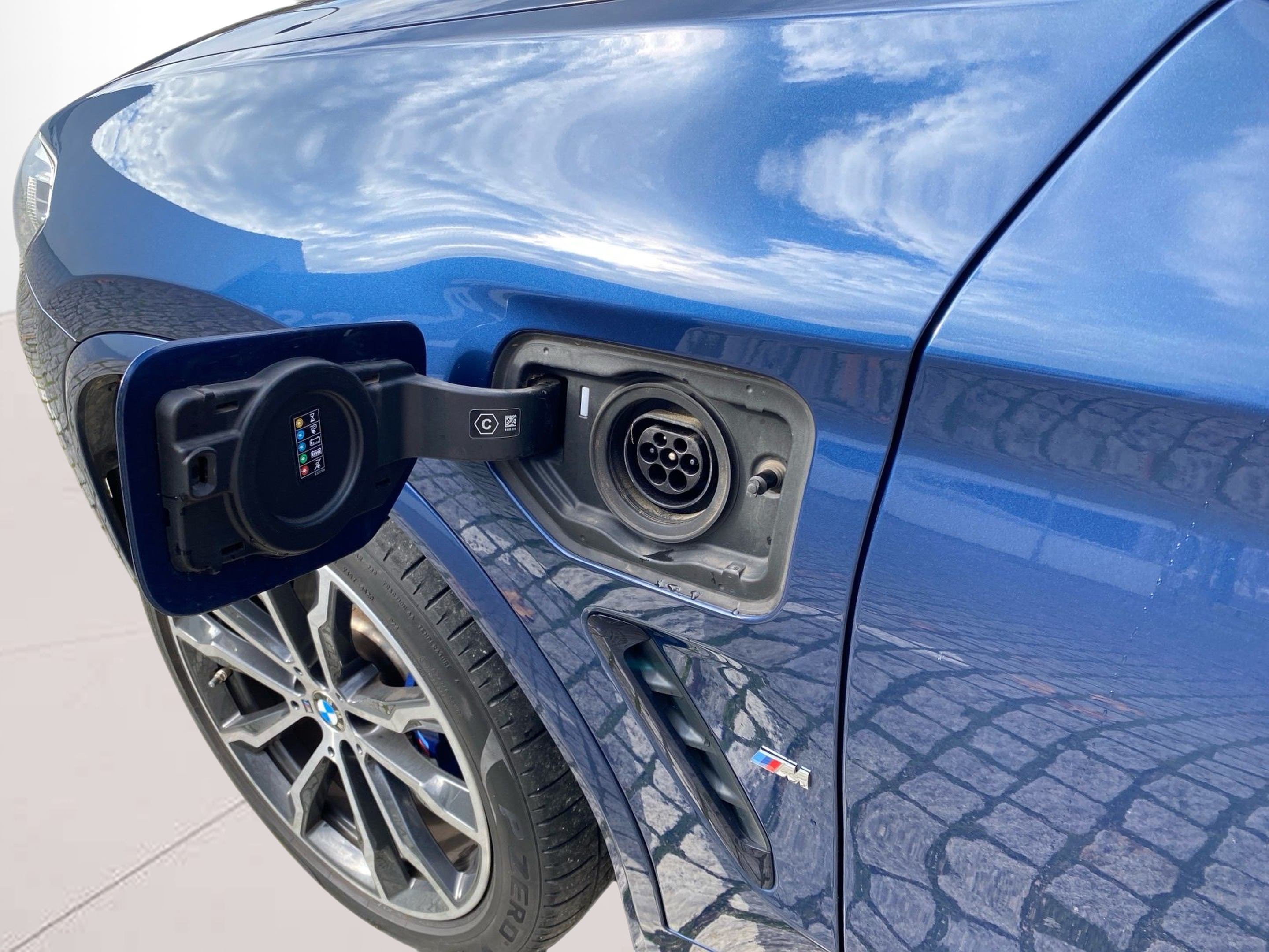 BMW X3 xDrive30e color Azul. Año 2021. 215KW(292CV). Elétrico / Gasolina Híbrido. En concesionario Caetano Lisboa de Lisboa