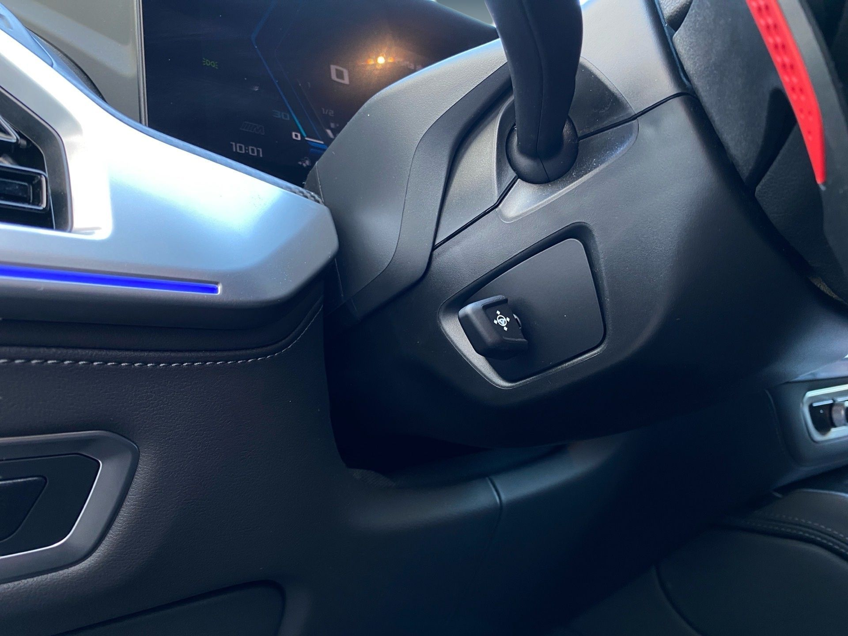 BMW XM 50e color Negro. Año 2025. 350KW(476CV). Elétrico / Gasolina Híbrido. En concesionario Caetano Lisboa de Lisboa