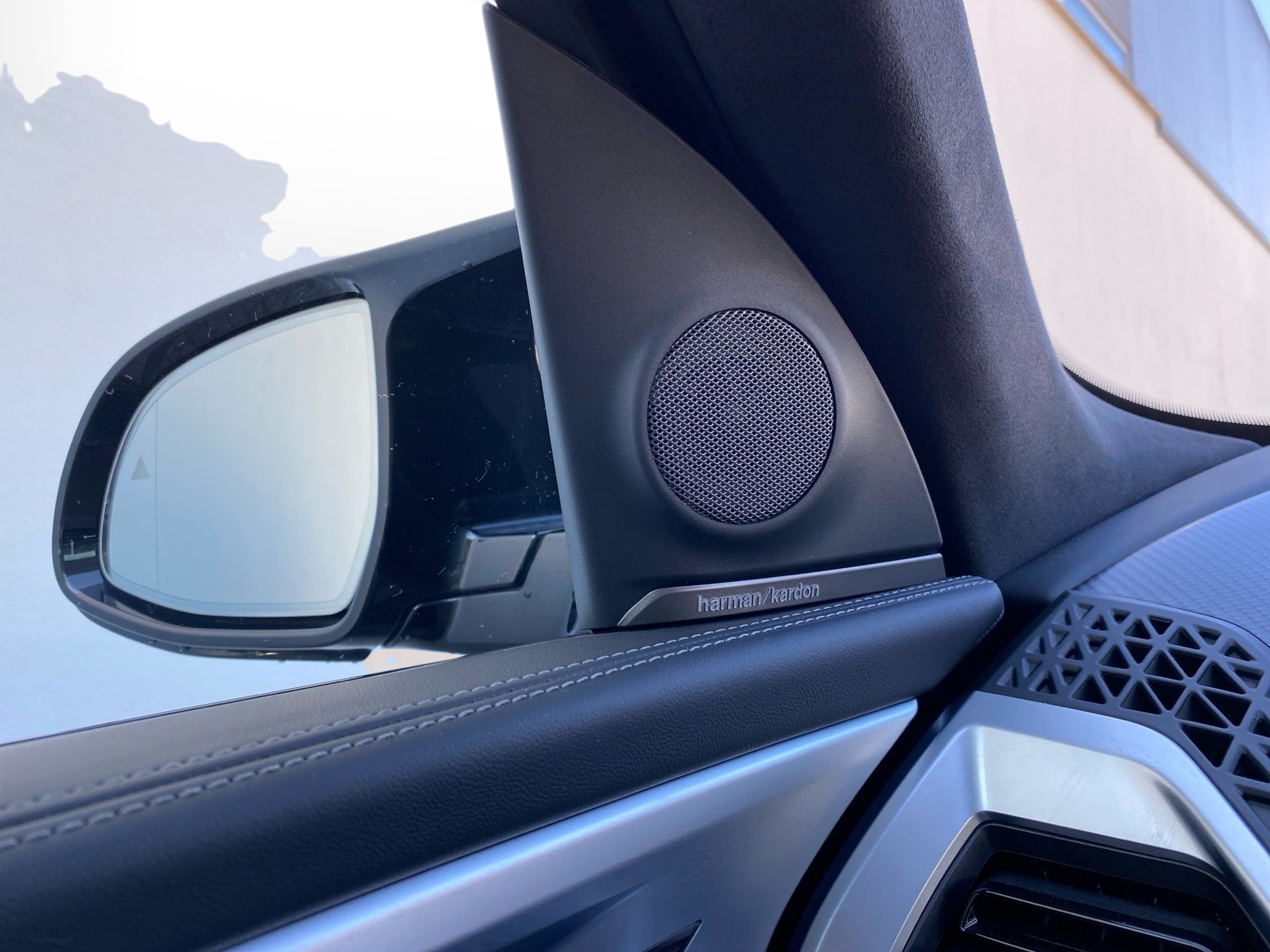 BMW XM 50e color Negro. Año 2025. 350KW(476CV). Elétrico / Gasolina Híbrido. En concesionario Caetano Lisboa de Lisboa